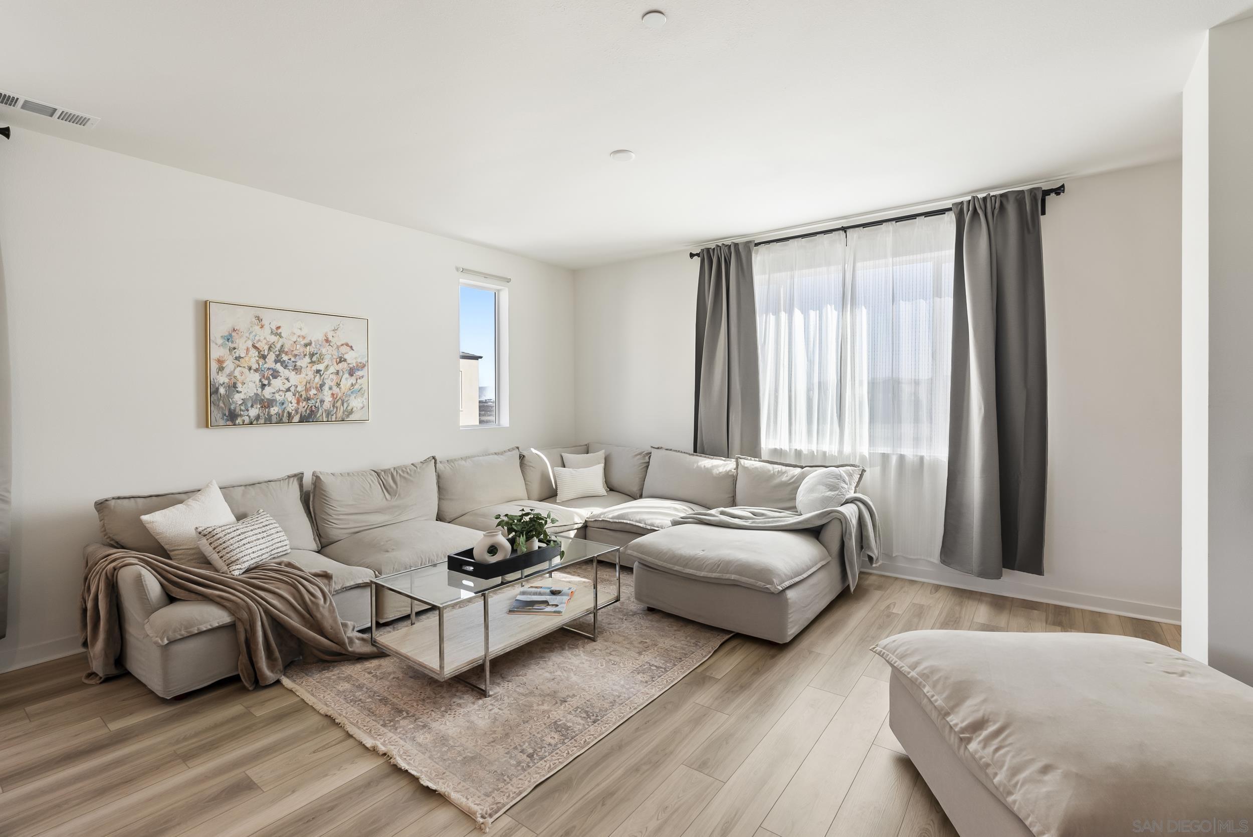 Detail Gallery Image 11 of 33 For 5310  Seacliff Pl  #13,  San Diego,  CA 92154 - 4 Beds | 3/1 Baths