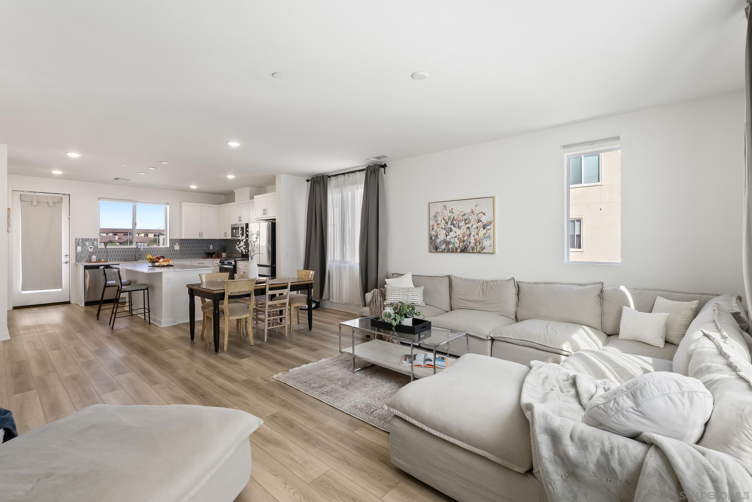 Detail Gallery Image 13 of 33 For 5310  Seacliff Pl  #13,  San Diego,  CA 92154 - 4 Beds | 3/1 Baths