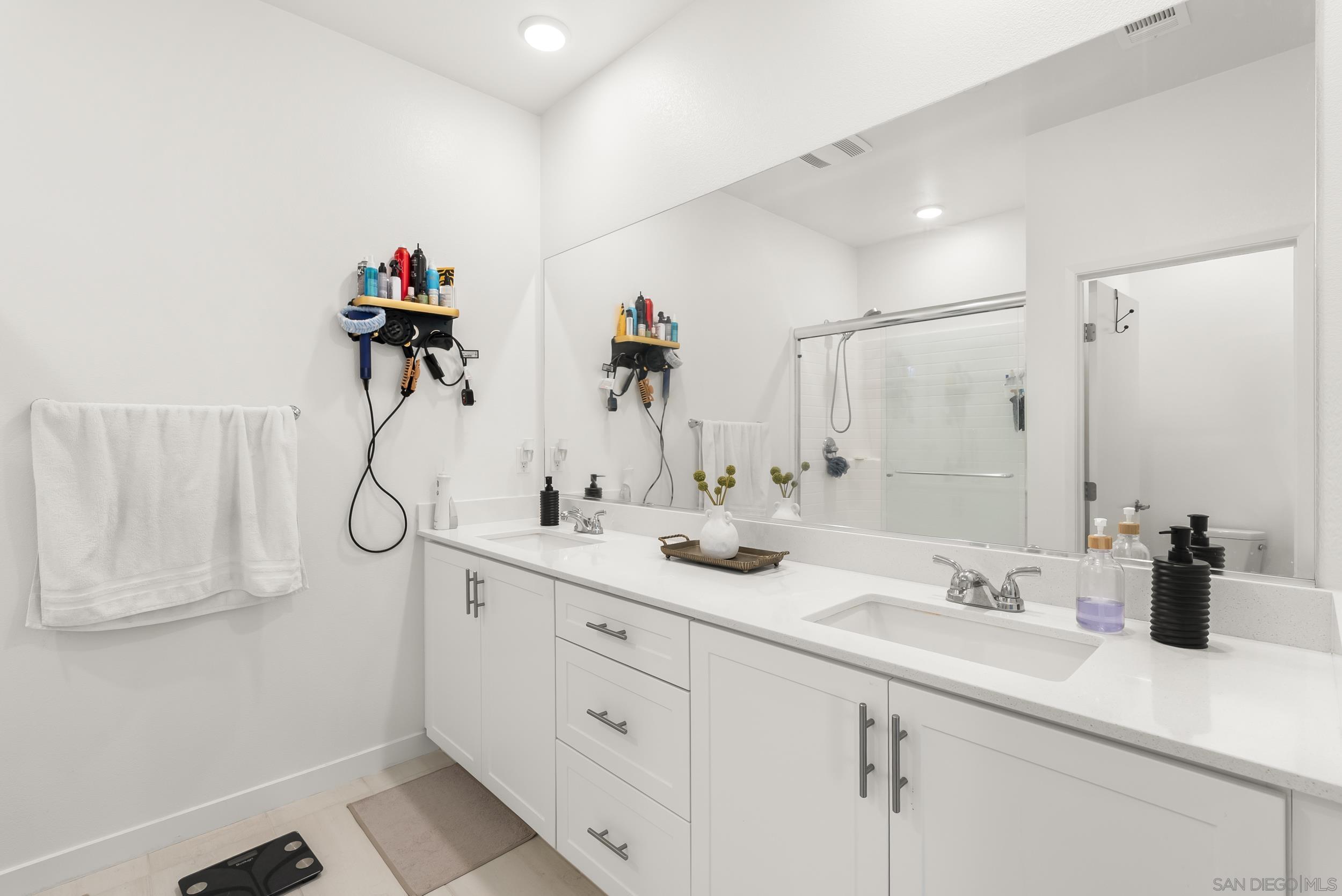 Detail Gallery Image 19 of 33 For 5310  Seacliff Pl  #13,  San Diego,  CA 92154 - 4 Beds | 3/1 Baths