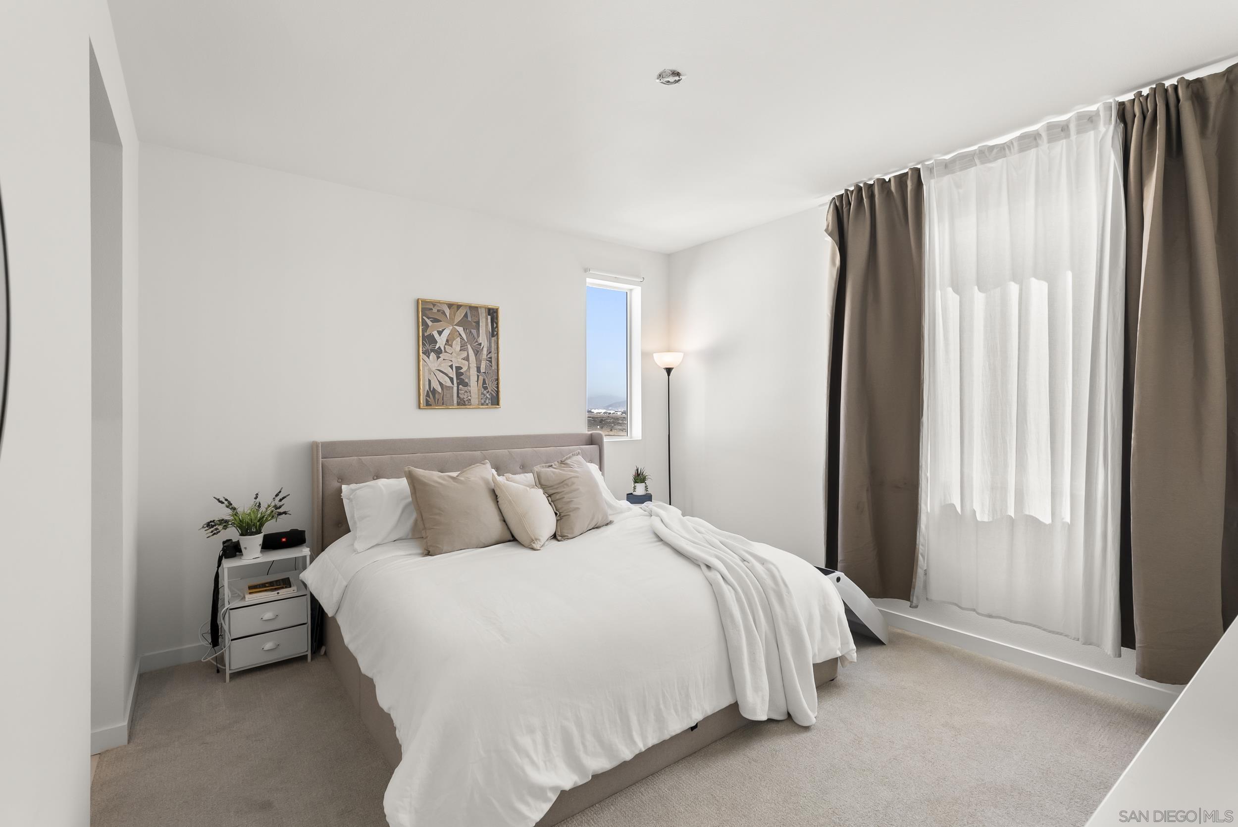 Detail Gallery Image 3 of 33 For 5310  Seacliff Pl  #13,  San Diego,  CA 92154 - 4 Beds | 3/1 Baths