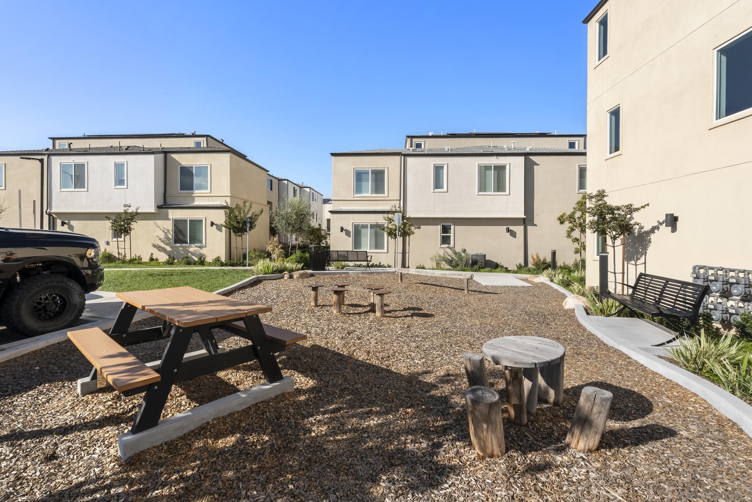Detail Gallery Image 27 of 33 For 5310  Seacliff Pl  #13,  San Diego,  CA 92154 - 4 Beds | 3/1 Baths