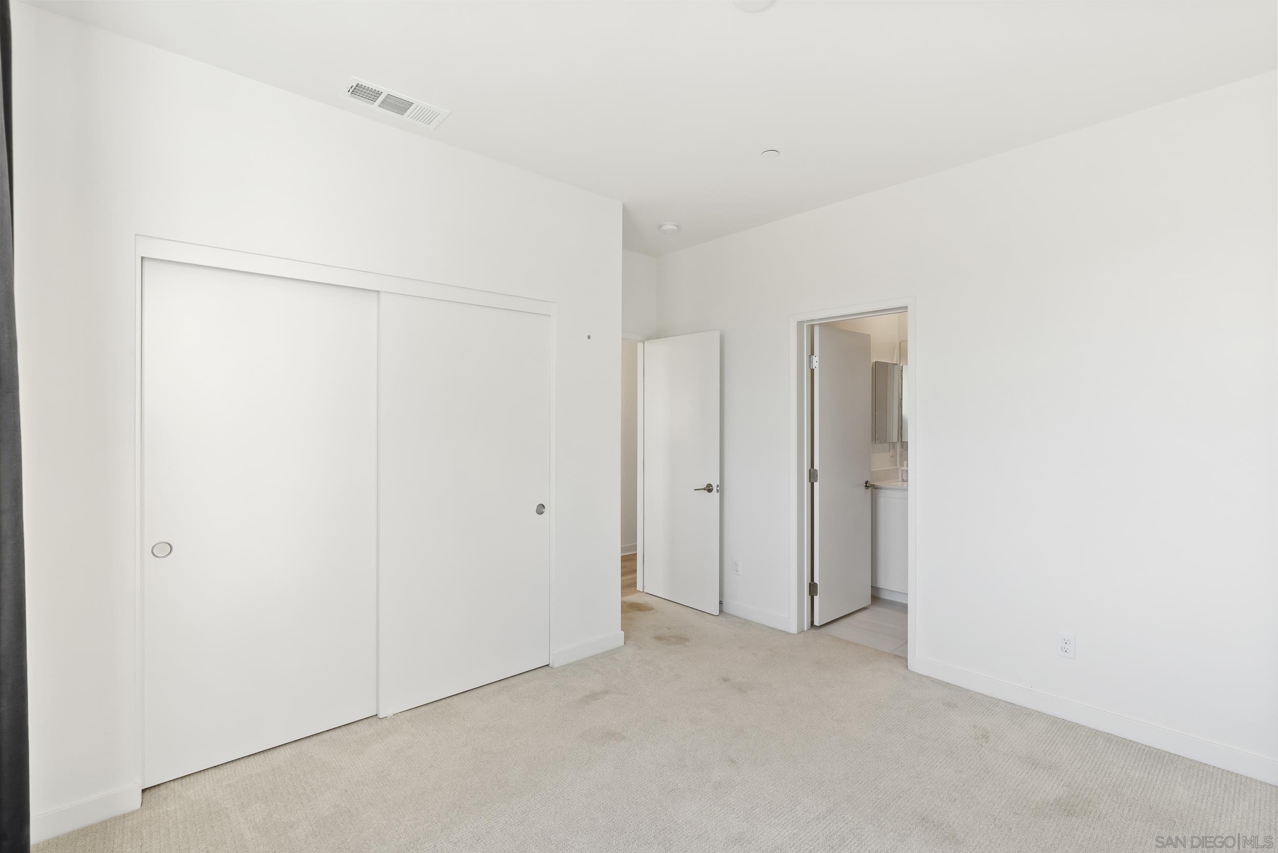 Detail Gallery Image 6 of 33 For 5310  Seacliff Pl  #13,  San Diego,  CA 92154 - 4 Beds | 3/1 Baths