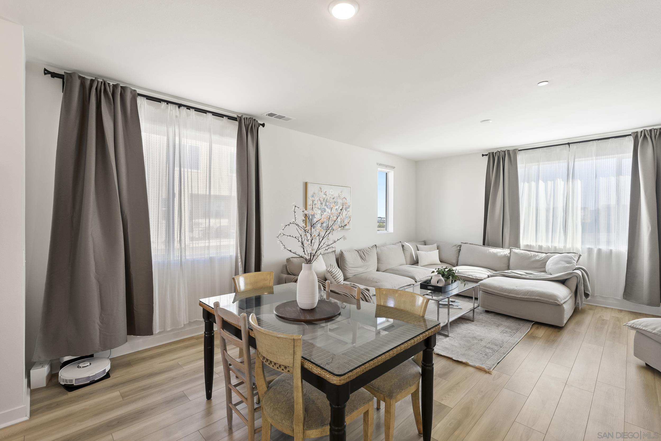 Detail Gallery Image 8 of 33 For 5310  Seacliff Pl  #13,  San Diego,  CA 92154 - 4 Beds | 3/1 Baths