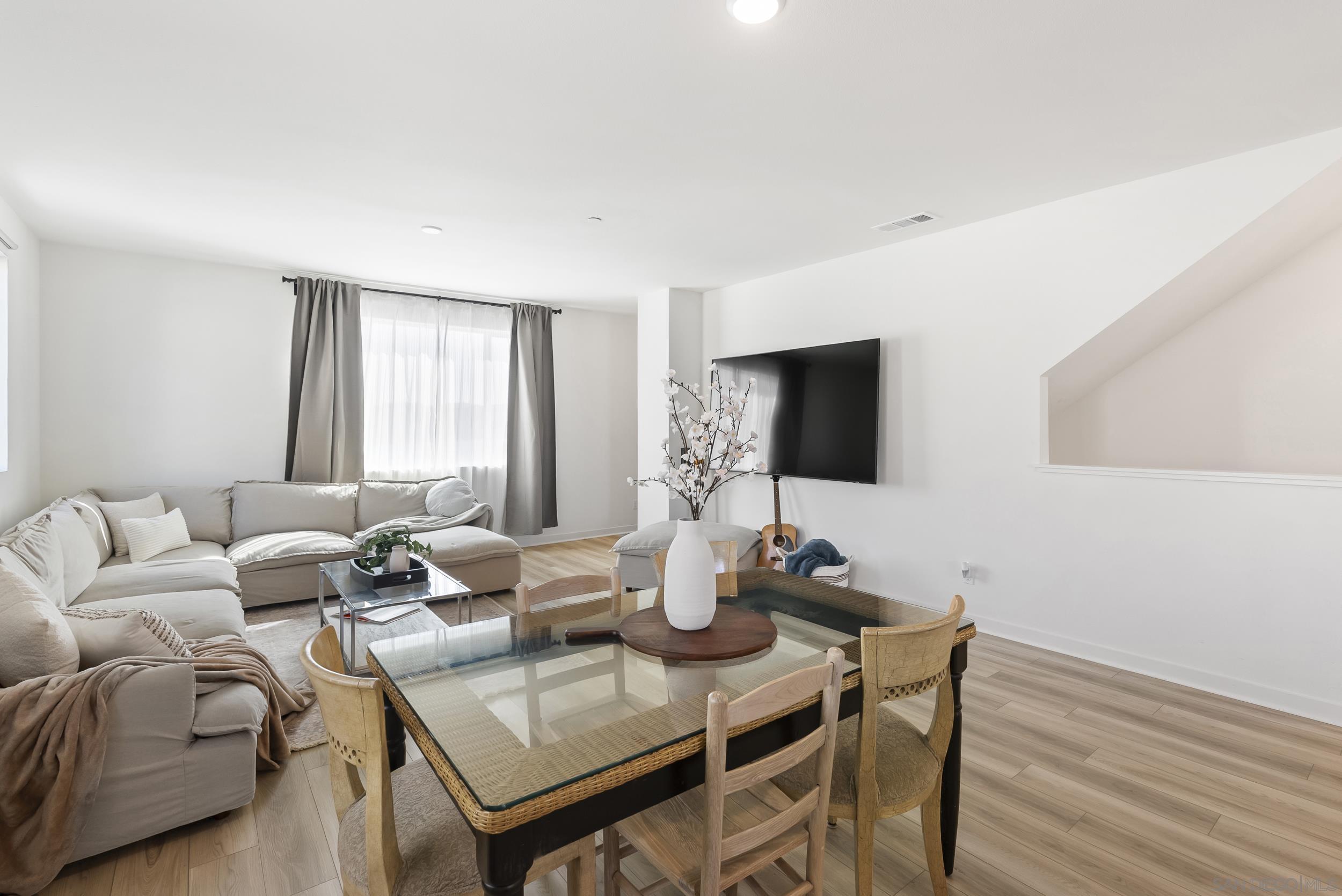 Detail Gallery Image 9 of 33 For 5310  Seacliff Pl  #13,  San Diego,  CA 92154 - 4 Beds | 3/1 Baths