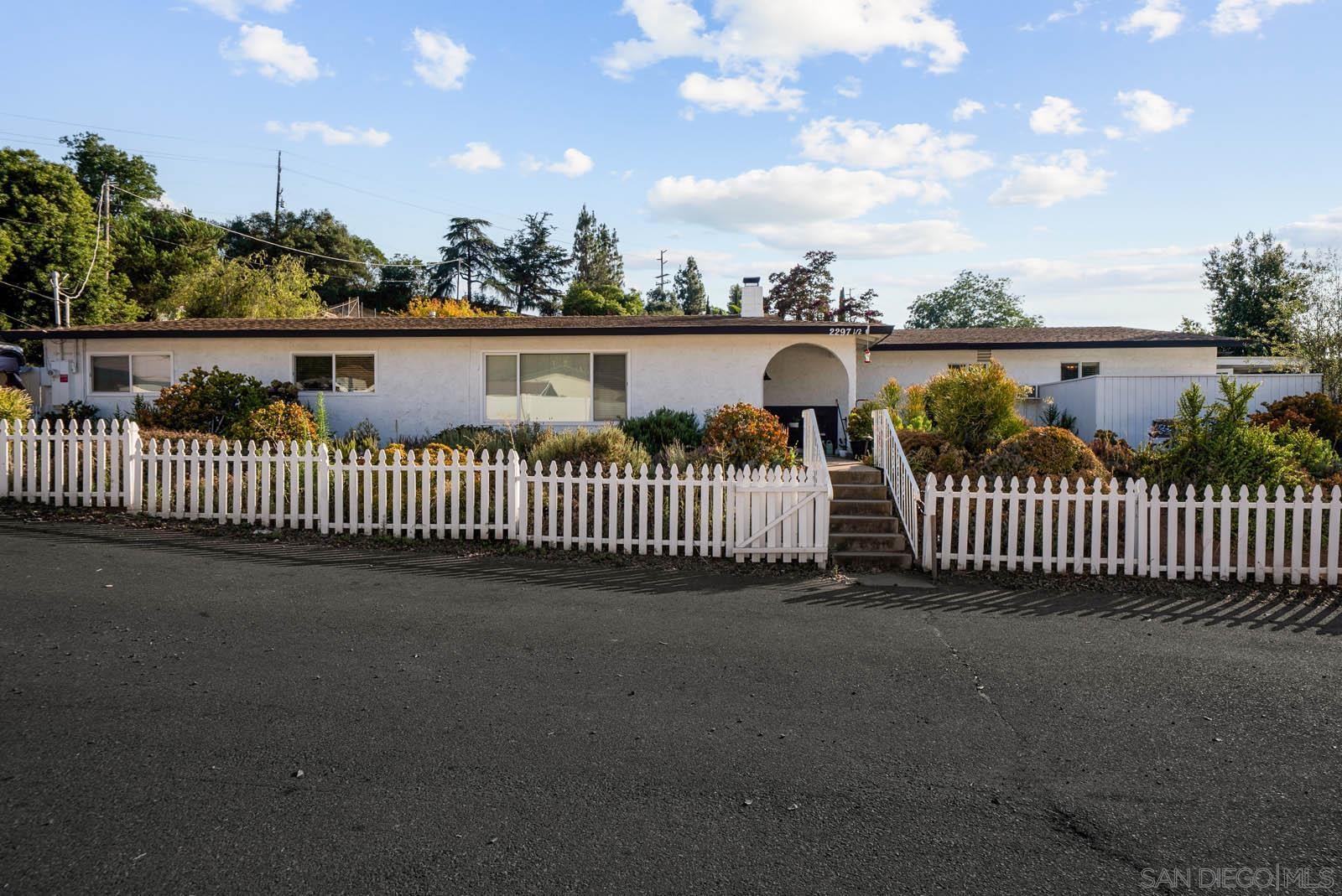 Detail Gallery Image 2 of 30 For 2297 1/2  Orchard Ave, El Cajon,  CA 92019 - 6 Beds | 4 Baths