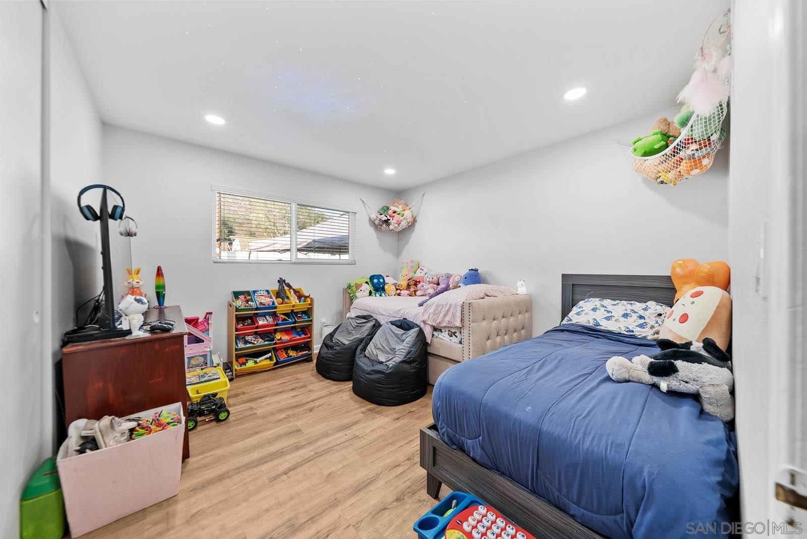 Detail Gallery Image 10 of 30 For 2297 1/2  Orchard Ave, El Cajon,  CA 92019 - 6 Beds | 4 Baths