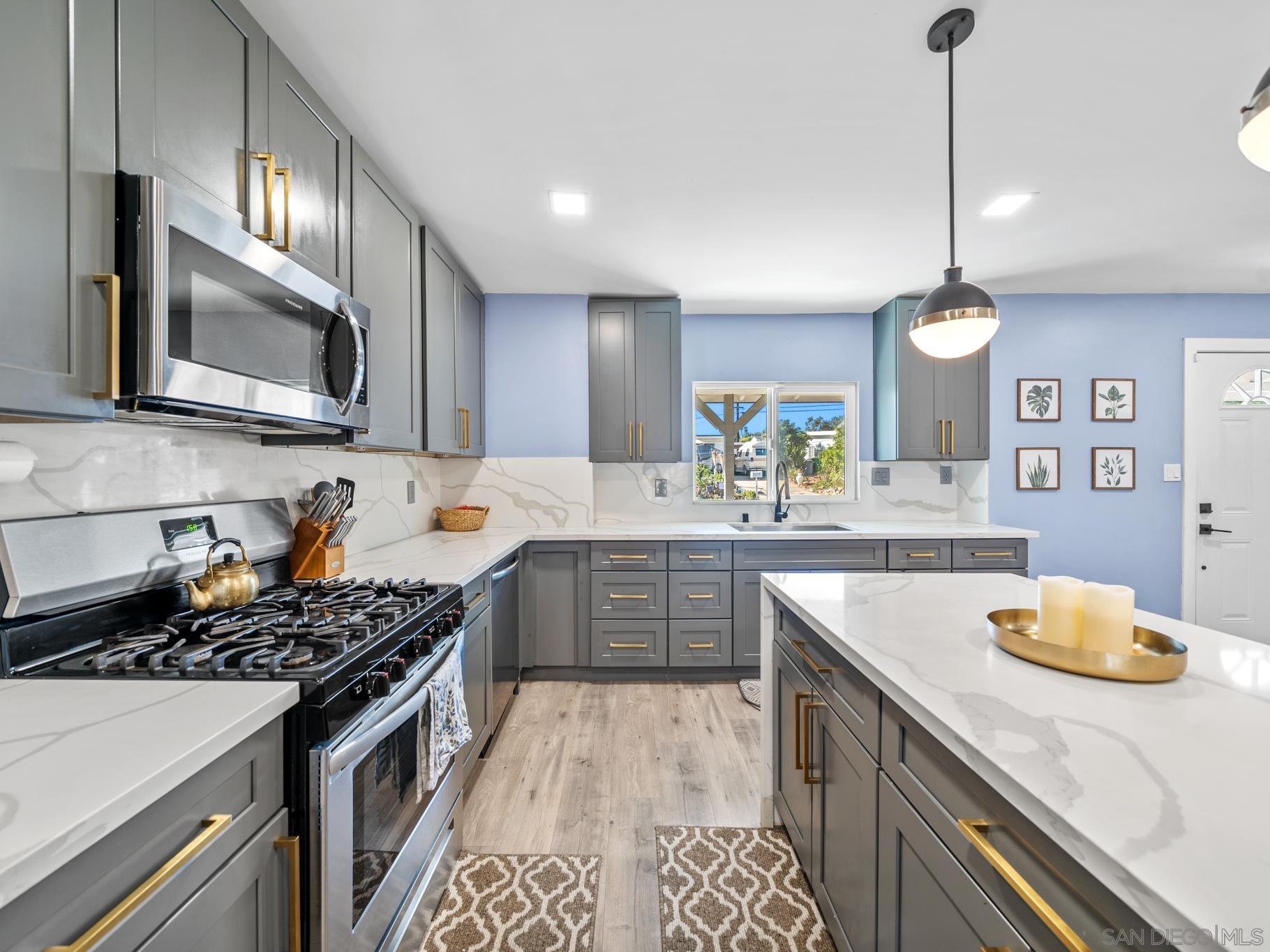 Detail Gallery Image 2 of 19 For 4259  View Place, San Diego,  CA 92115 - 3 Beds | 2 Baths