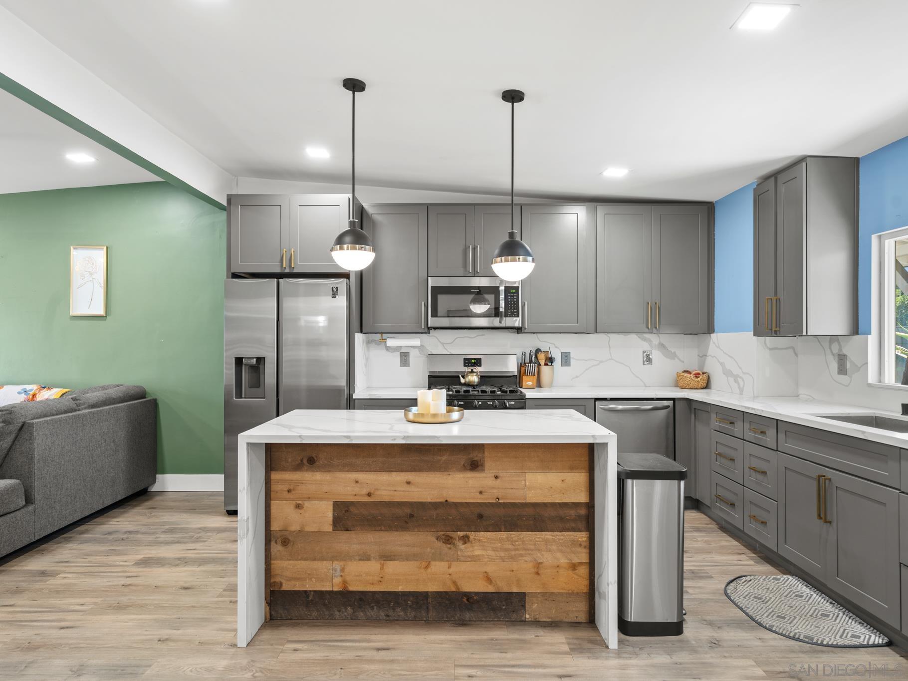 Detail Gallery Image 3 of 19 For 4259  View Place, San Diego,  CA 92115 - 3 Beds | 2 Baths