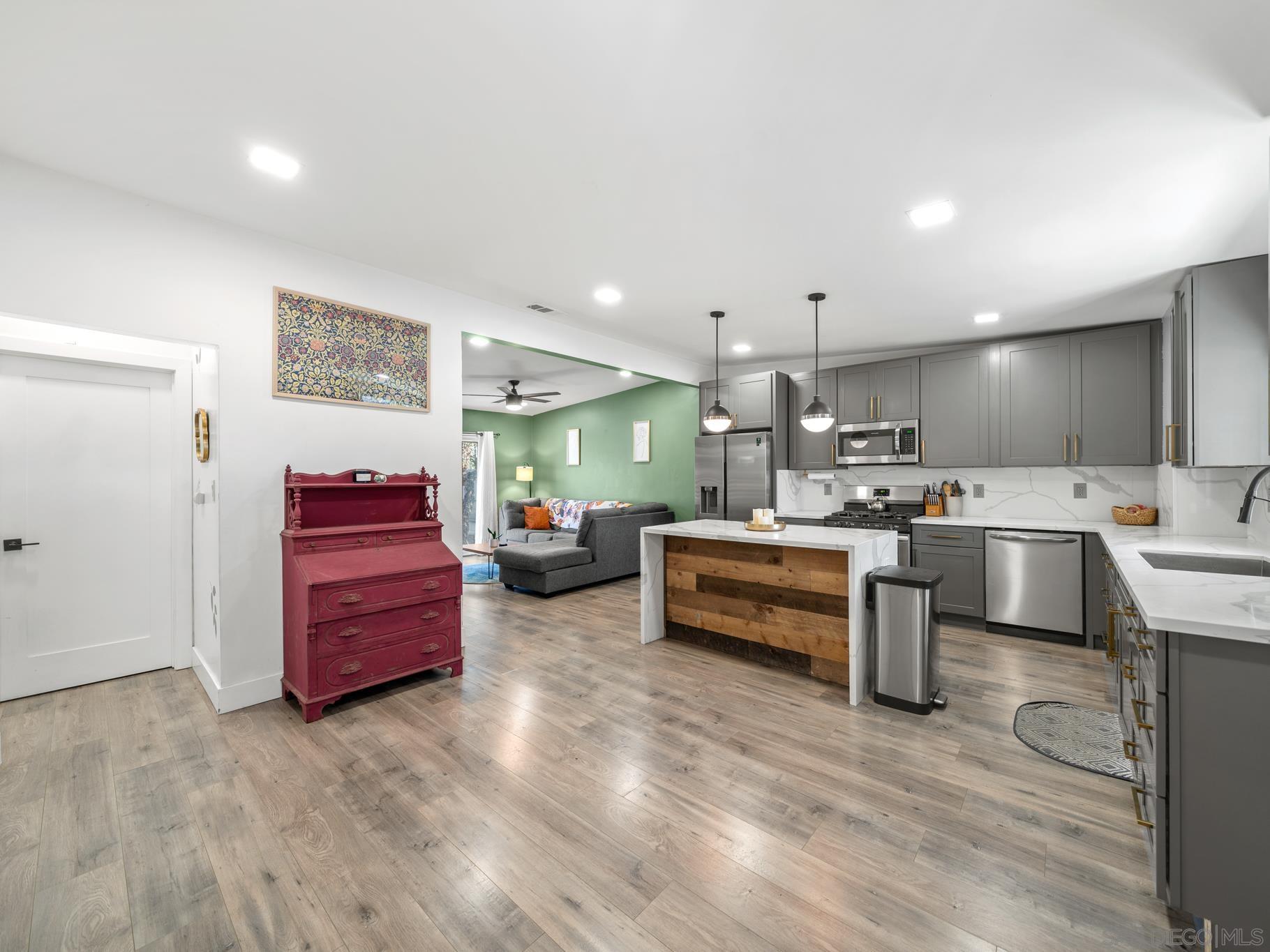 Detail Gallery Image 4 of 19 For 4259  View Place, San Diego,  CA 92115 - 3 Beds | 2 Baths