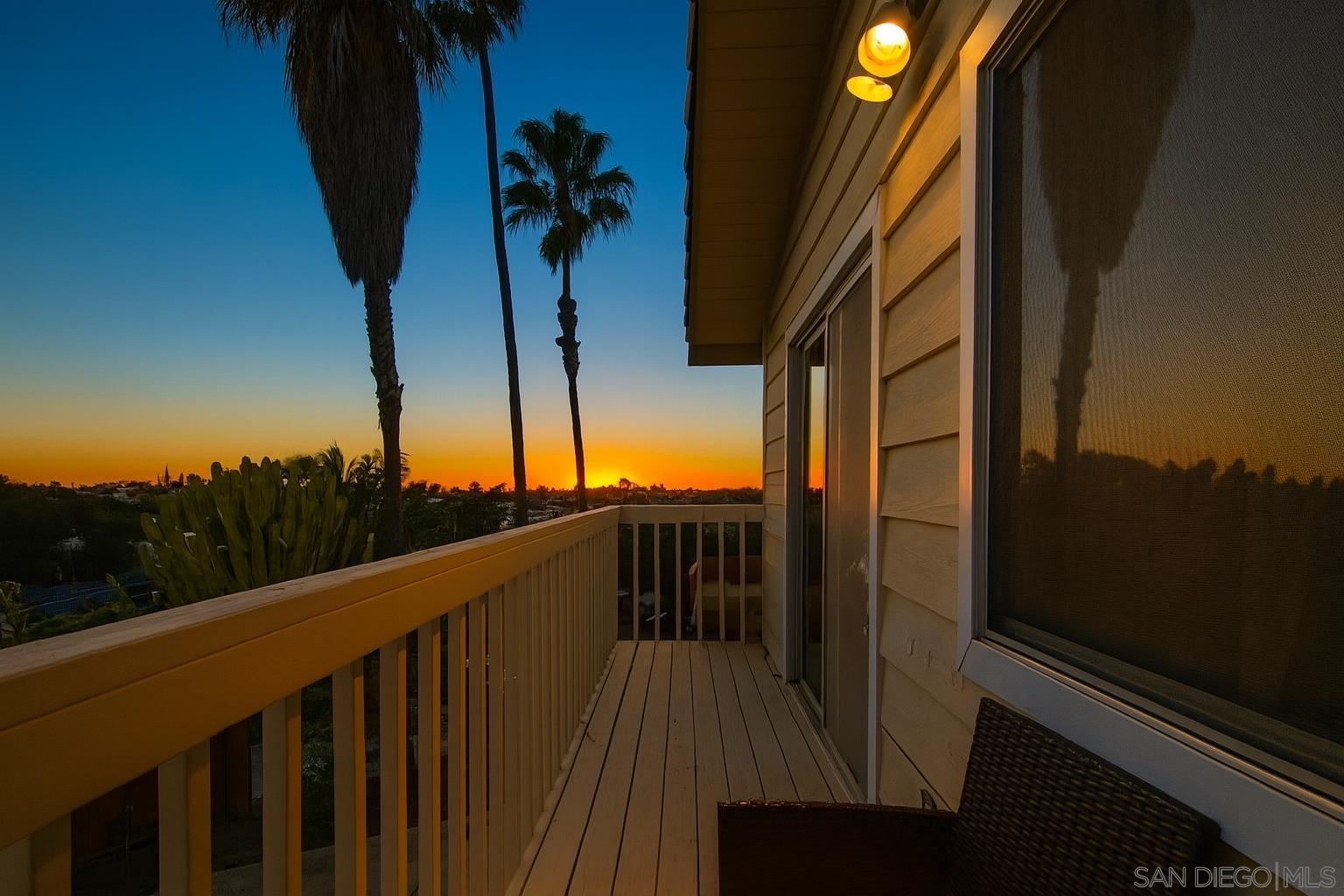 Detail Gallery Image 11 of 17 For 909  Donnan Place, Vista,  CA 92084 - 4 Beds | 4 Baths