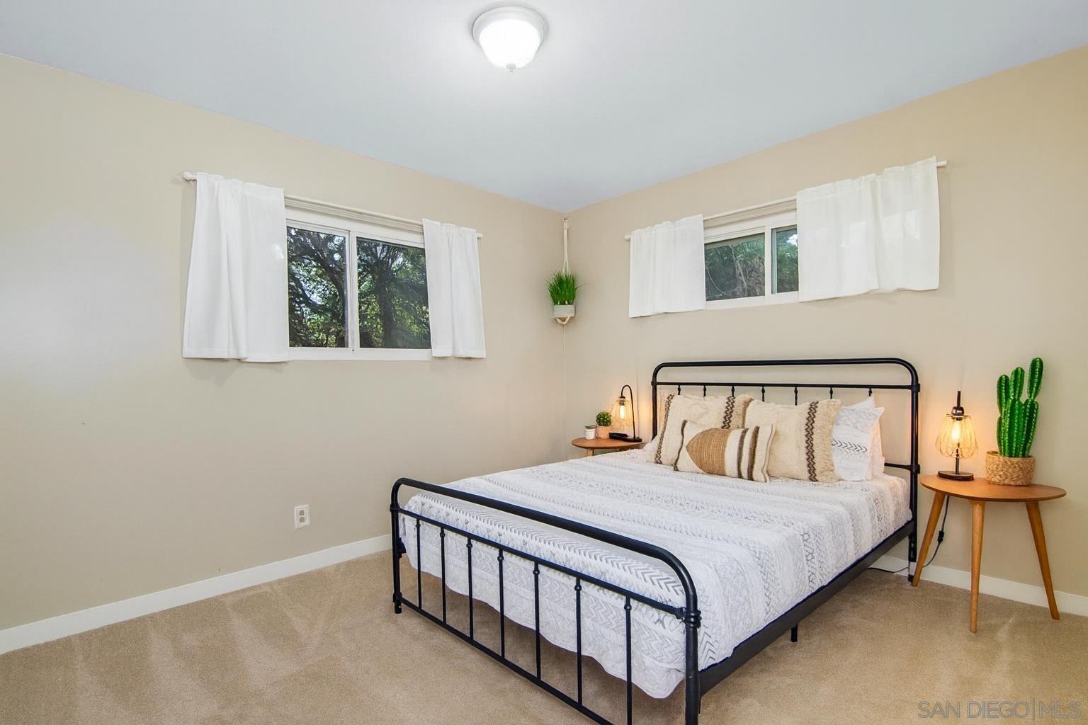 Detail Gallery Image 12 of 17 For 909  Donnan Place, Vista,  CA 92084 - 4 Beds | 4 Baths