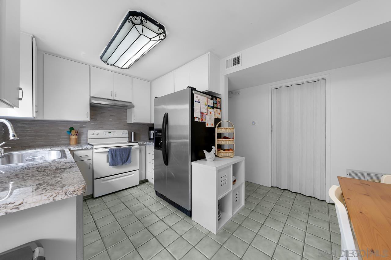 Detail Gallery Image 12 of 28 For 10366  Rochelle Ave, Santee,  CA 92071 - 3 Beds | 2/1 Baths