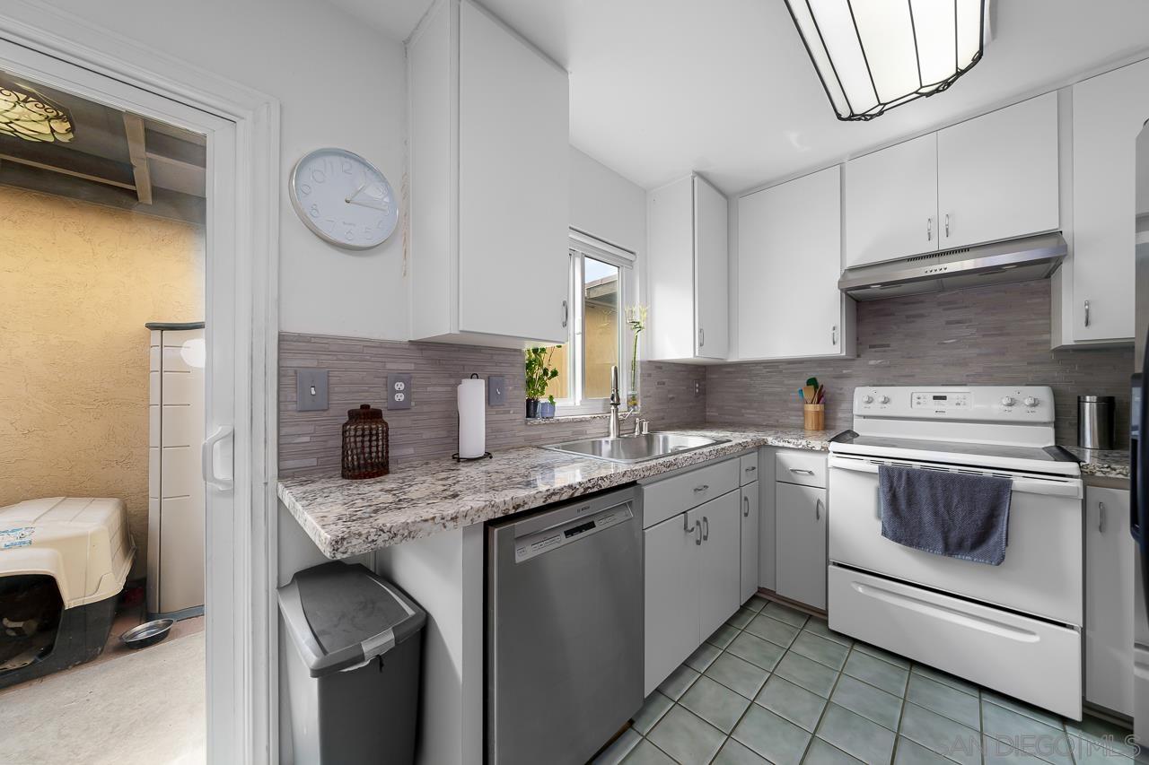 Detail Gallery Image 13 of 28 For 10366  Rochelle Ave, Santee,  CA 92071 - 3 Beds | 2/1 Baths