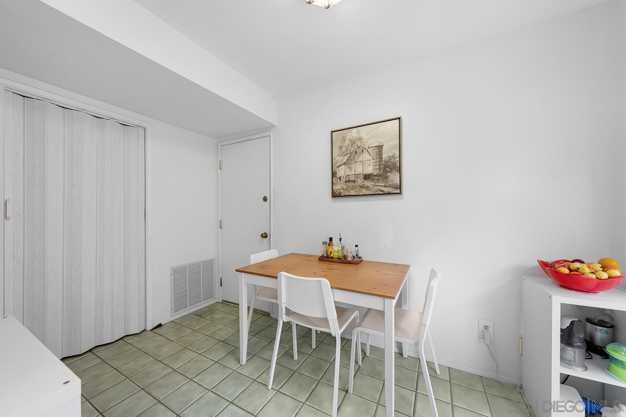 Detail Gallery Image 14 of 28 For 10366  Rochelle Ave, Santee,  CA 92071 - 3 Beds | 2/1 Baths