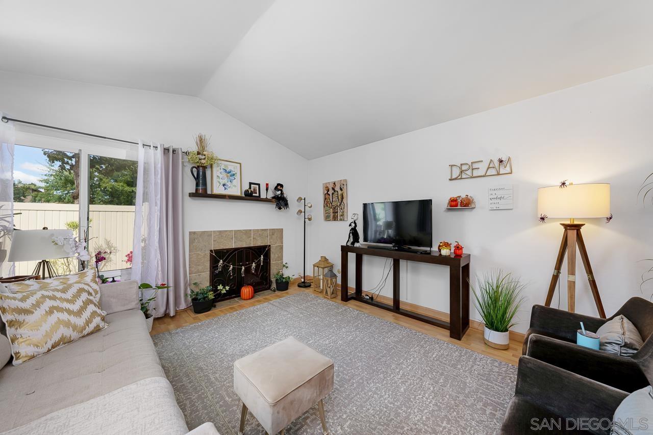 Detail Gallery Image 5 of 28 For 10366  Rochelle Ave, Santee,  CA 92071 - 3 Beds | 2/1 Baths