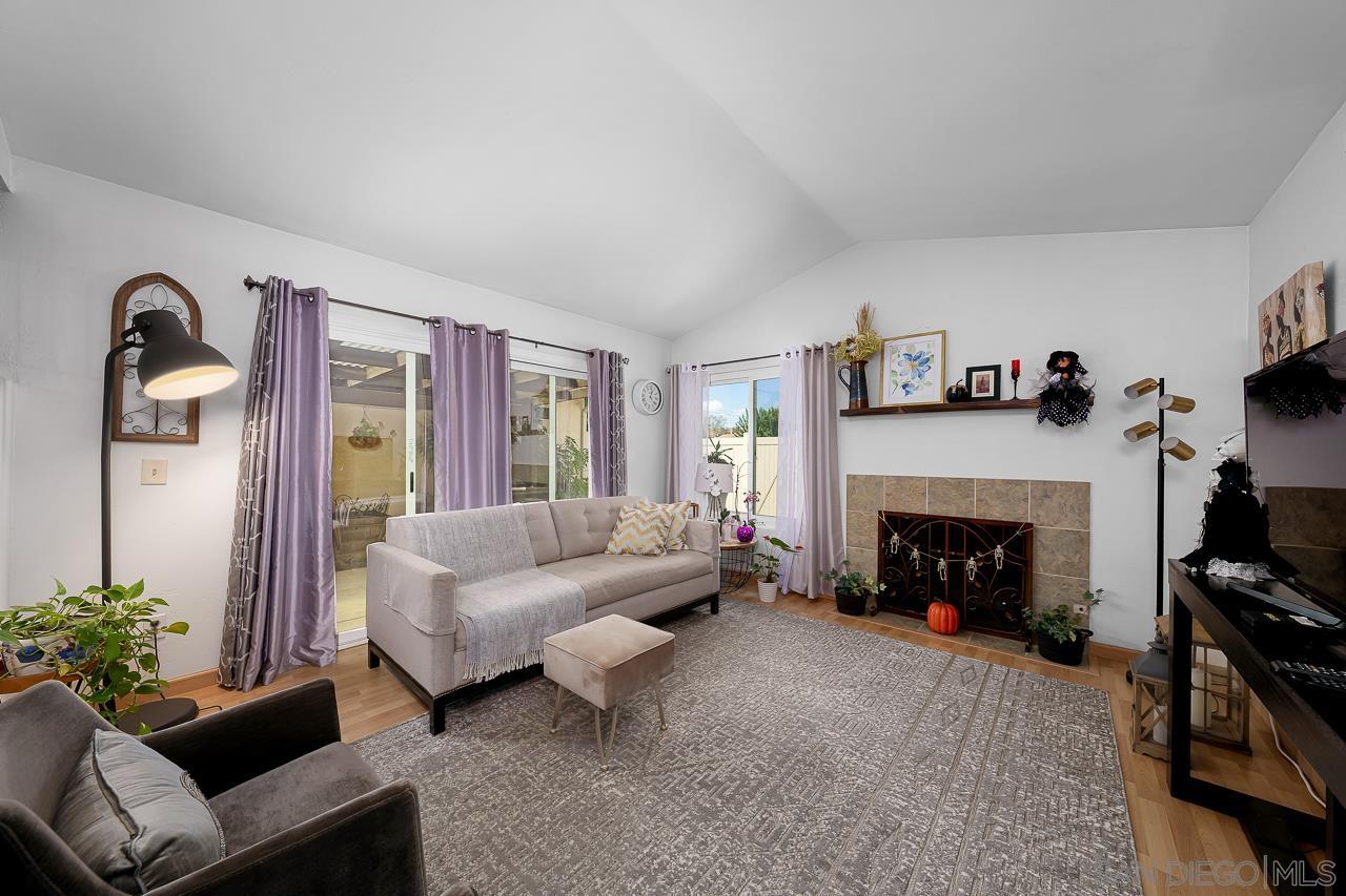 Detail Gallery Image 6 of 28 For 10366  Rochelle Ave, Santee,  CA 92071 - 3 Beds | 2/1 Baths