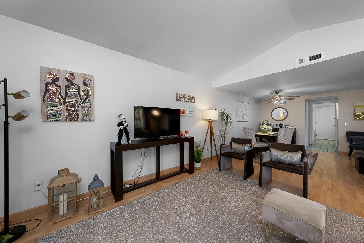 Detail Gallery Image 8 of 28 For 10366  Rochelle Ave, Santee,  CA 92071 - 3 Beds | 2/1 Baths