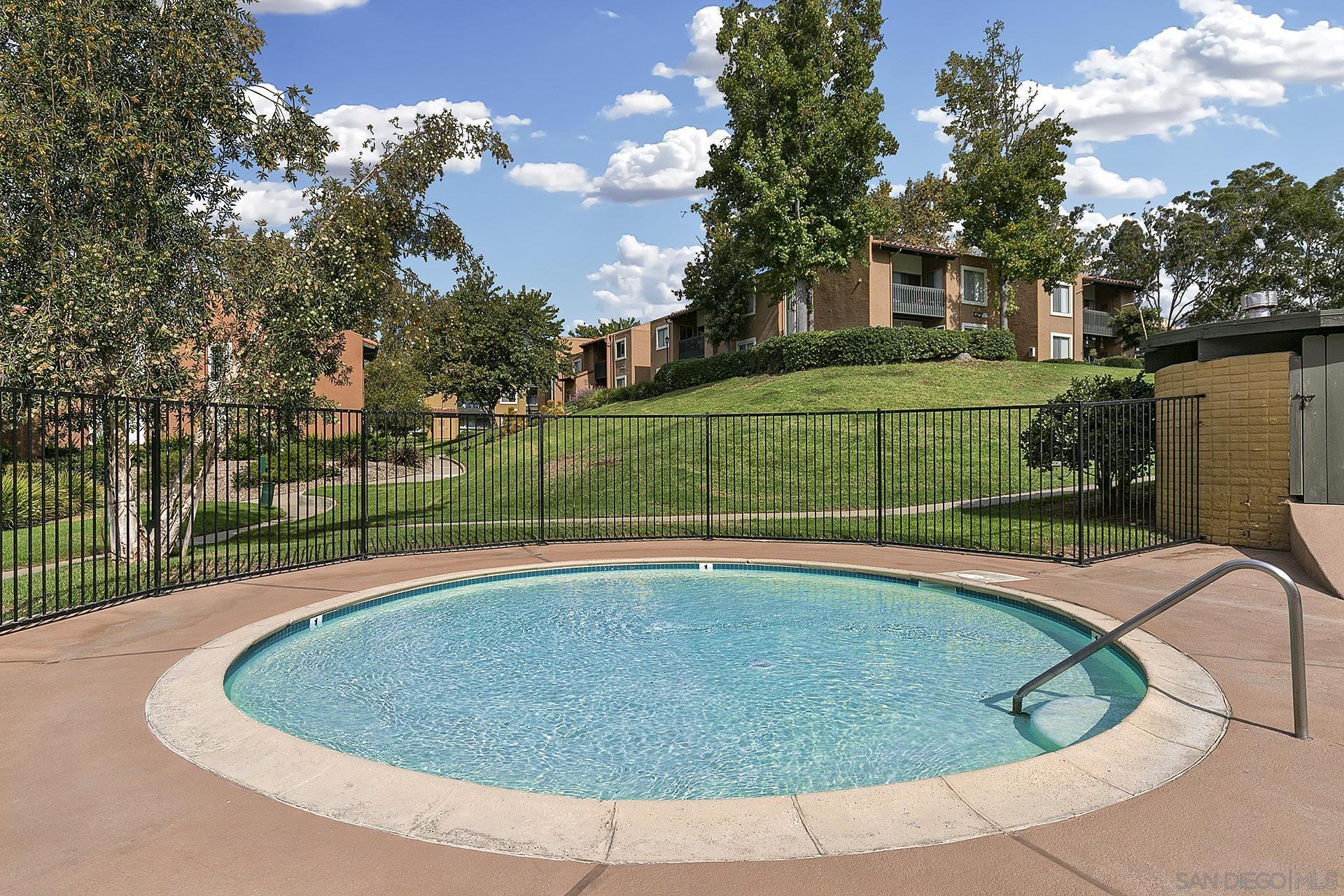 Detail Gallery Image 5 of 13 For 17127 W Bernardo Drive  #105,  San Diego,  CA 92127 - 2 Beds | 1 Baths