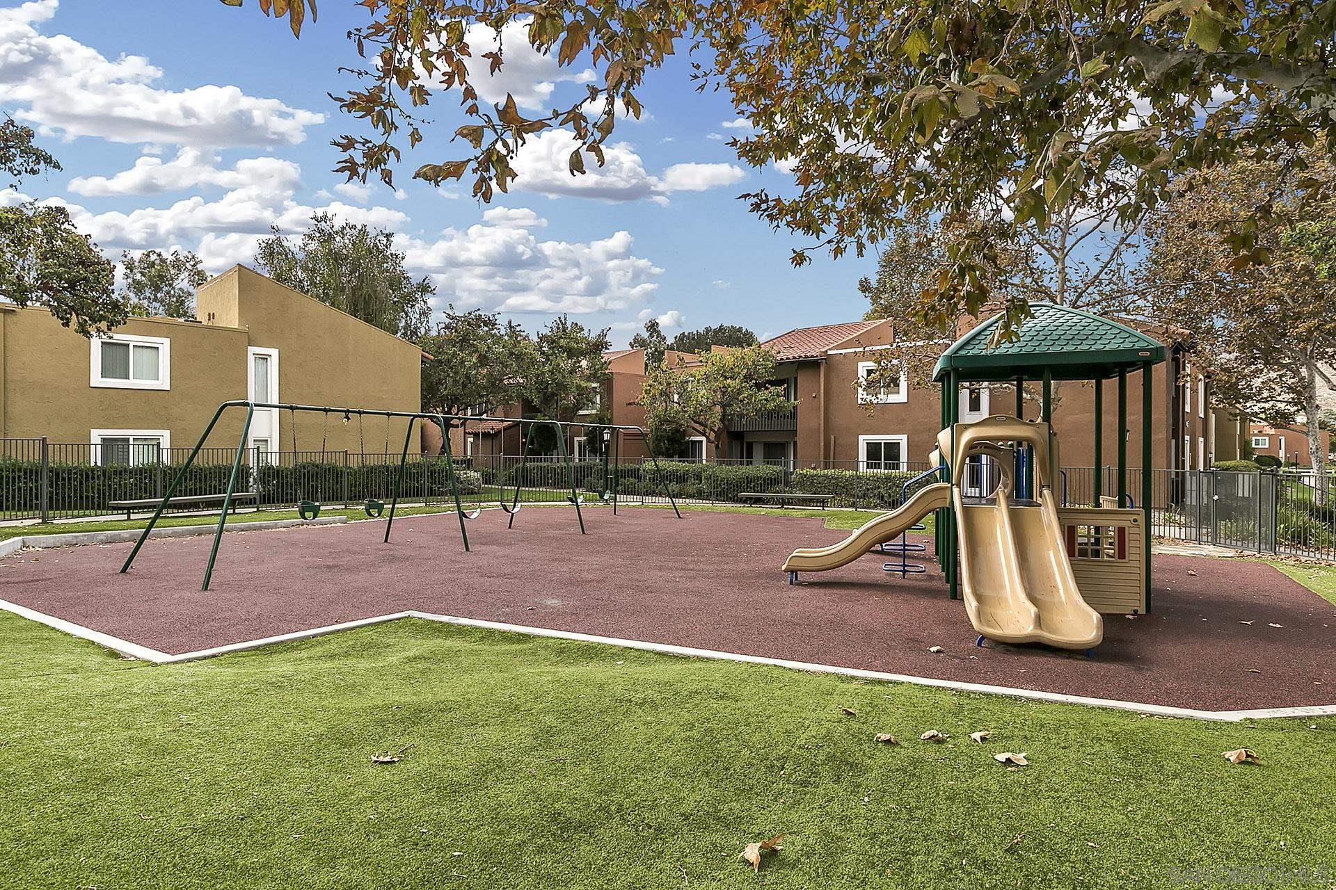 Detail Gallery Image 6 of 13 For 17127 W Bernardo Drive  #105,  San Diego,  CA 92127 - 2 Beds | 1 Baths