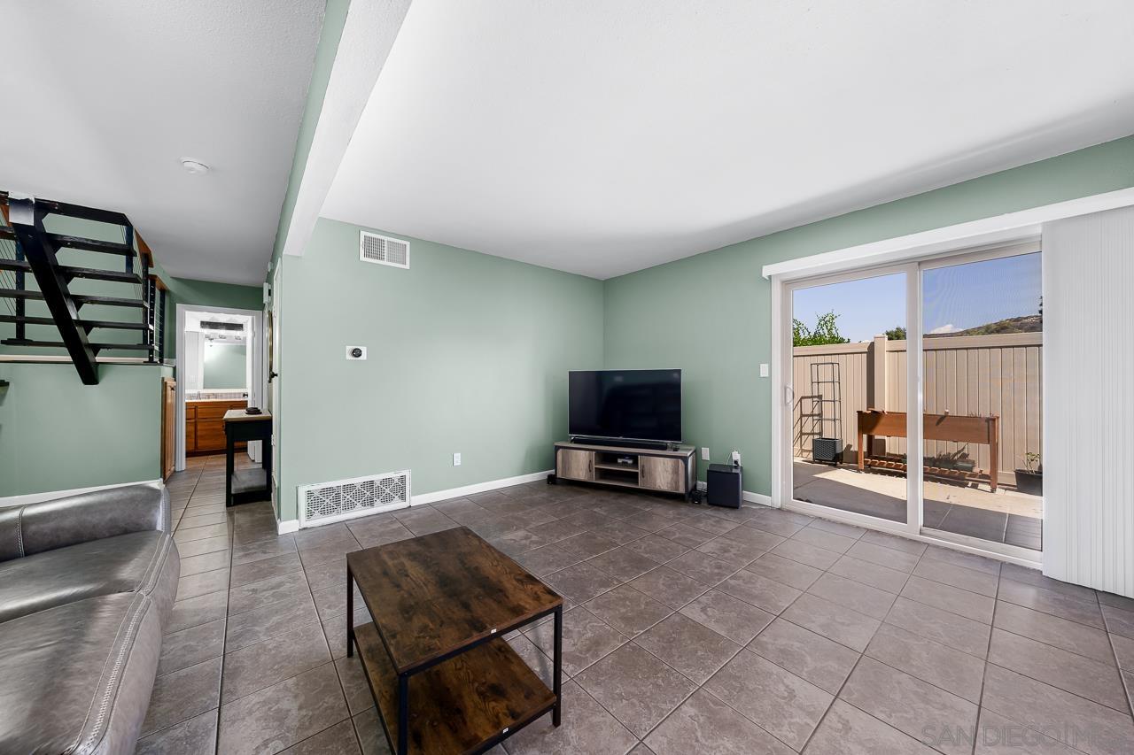 Detail Gallery Image 4 of 39 For 9070  Calle Lucia, Lakeside,  CA 92040 - 4 Beds | 2 Baths