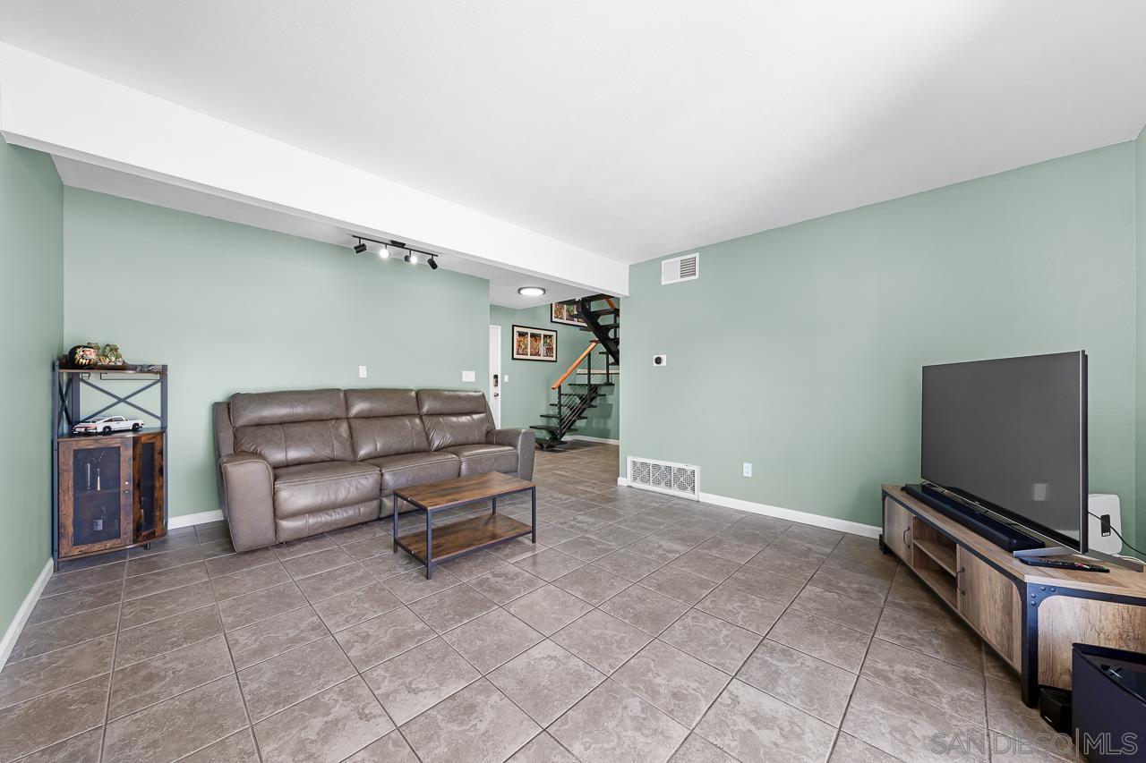 Detail Gallery Image 5 of 39 For 9070  Calle Lucia, Lakeside,  CA 92040 - 4 Beds | 2 Baths