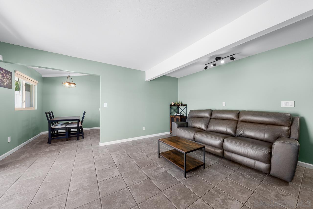 Detail Gallery Image 6 of 39 For 9070  Calle Lucia, Lakeside,  CA 92040 - 4 Beds | 2 Baths