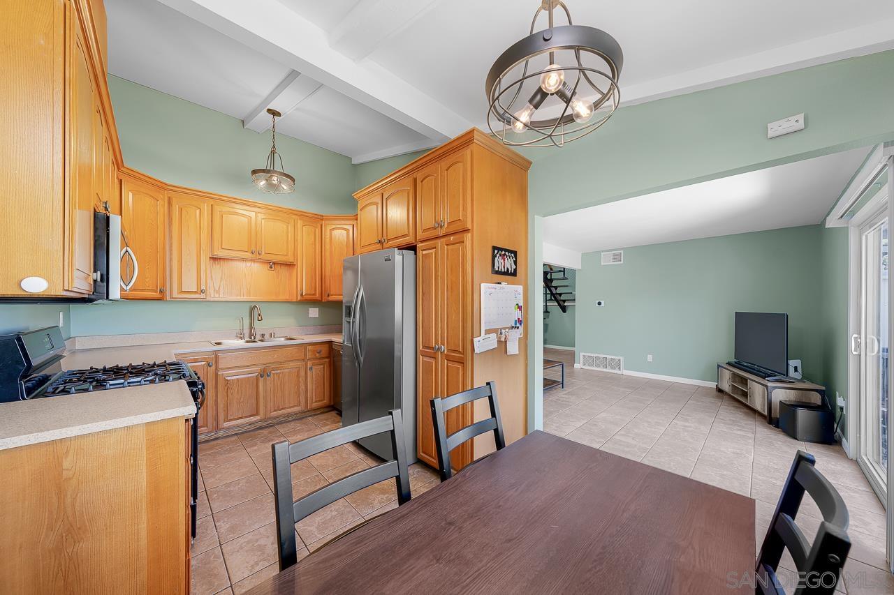 Detail Gallery Image 7 of 39 For 9070  Calle Lucia, Lakeside,  CA 92040 - 4 Beds | 2 Baths