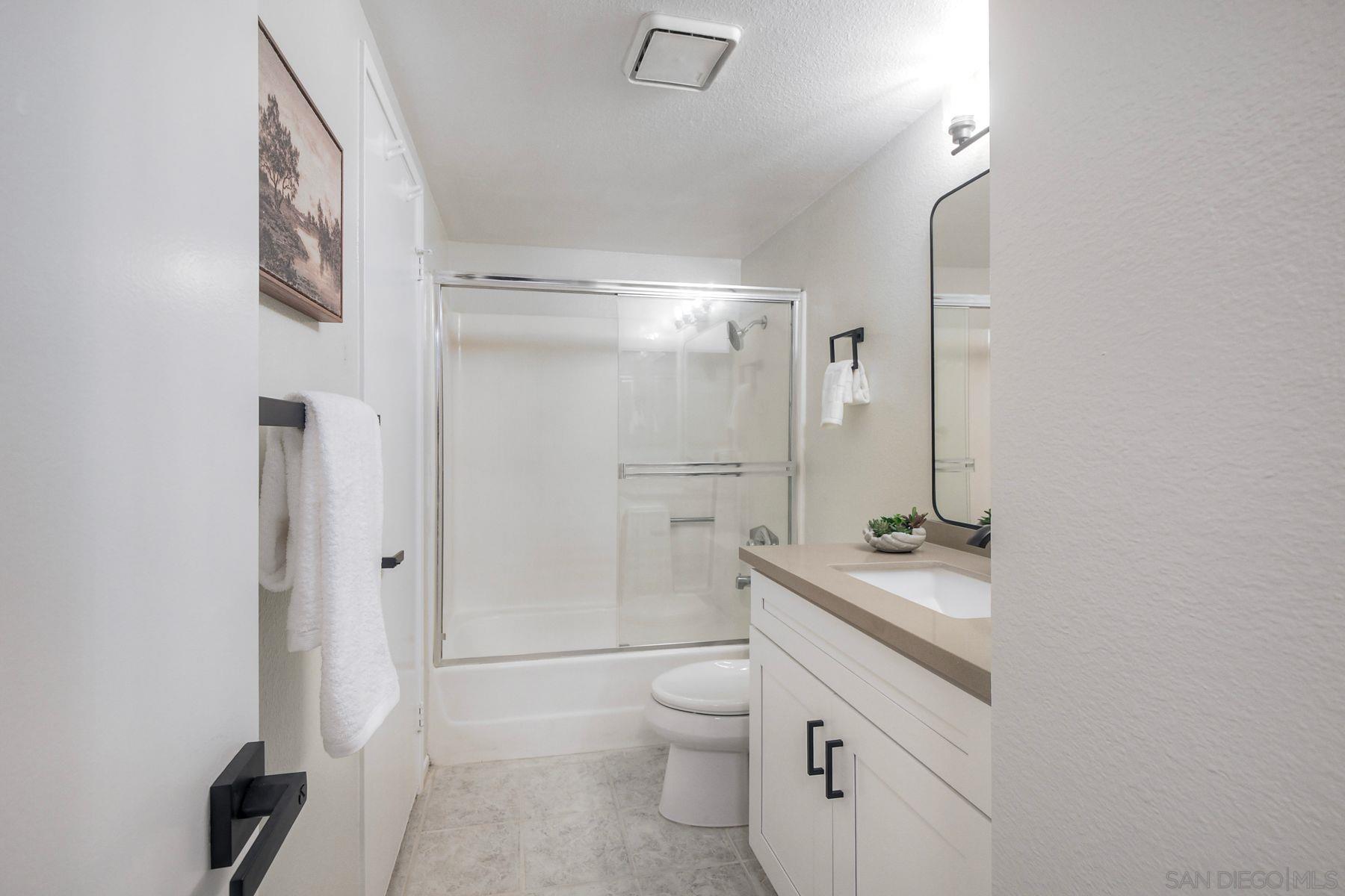 Detail Gallery Image 13 of 48 For 1087  Shadowridge Dr  #107,  Vista,  CA 92081 - 2 Beds | 2 Baths