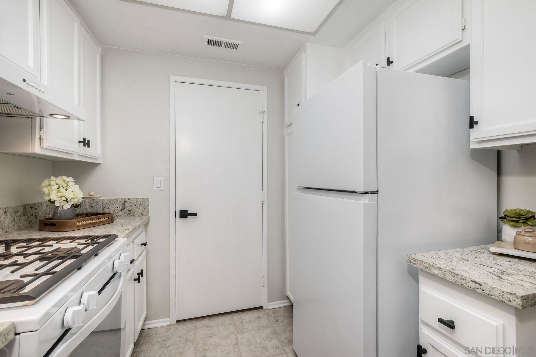 Detail Gallery Image 9 of 48 For 1087  Shadowridge Dr  #107,  Vista,  CA 92081 - 2 Beds | 2 Baths