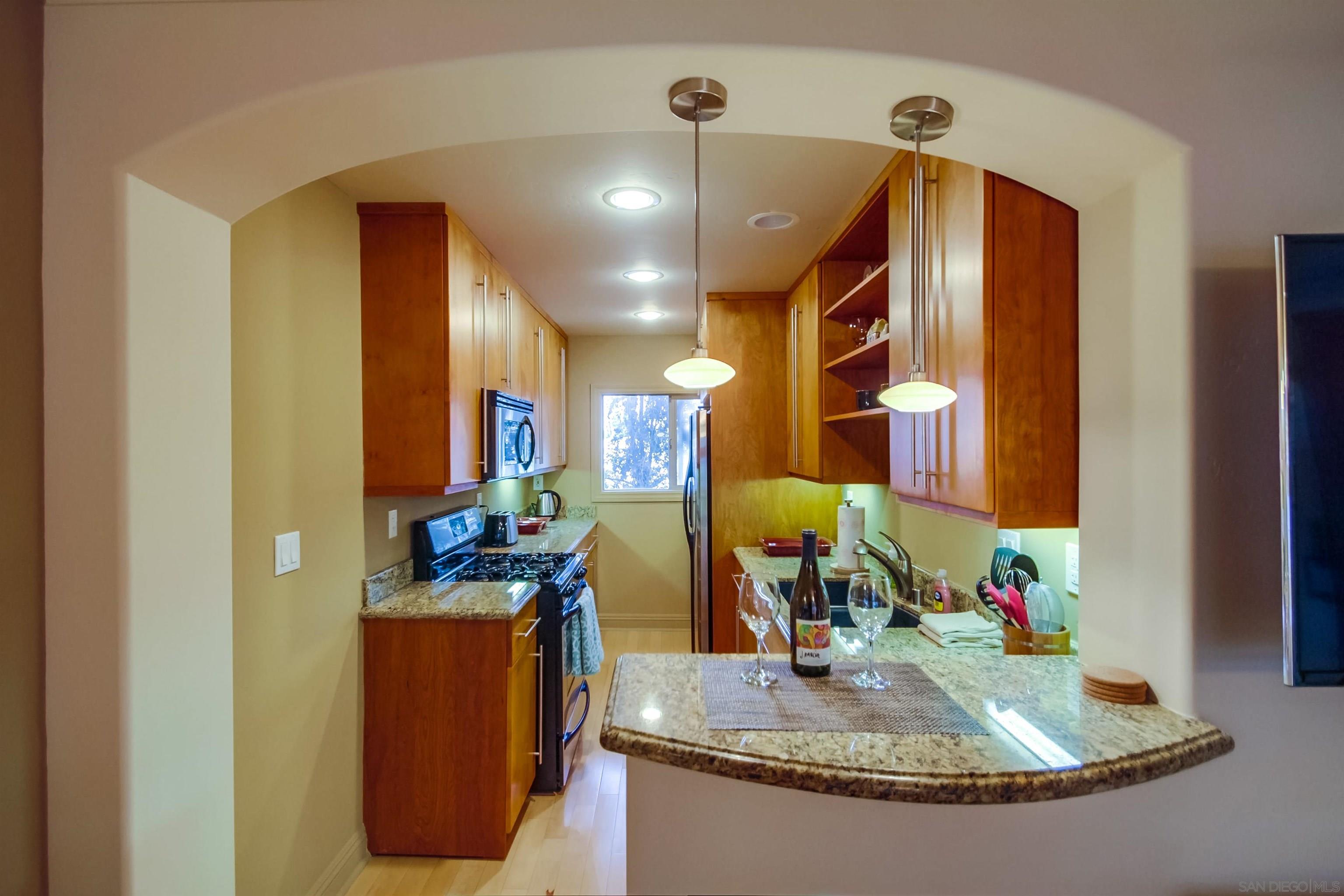 Detail Gallery Image 6 of 12 For 1049  Felspar St  22, San Diego,  CA 92109 - 0 Beds | 1 Baths