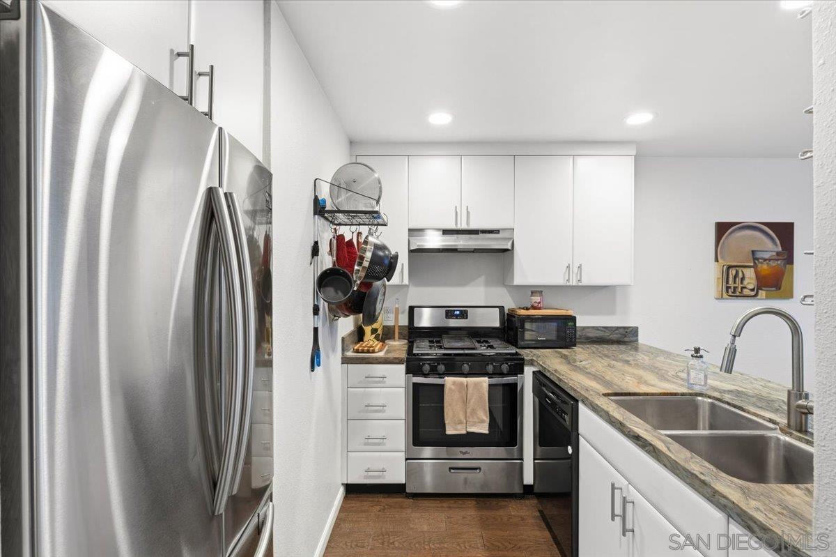 Detail Gallery Image 5 of 18 For 227  50th  #11,  San Diego,  CA 92102 - 3 Beds | 2 Baths