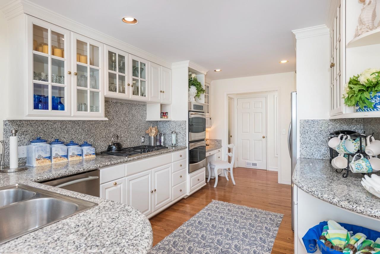 Detail Gallery Image 8 of 25 For 7337  Olivetas Ave, La Jolla,  CA 92037 - 4 Beds | 4 Baths