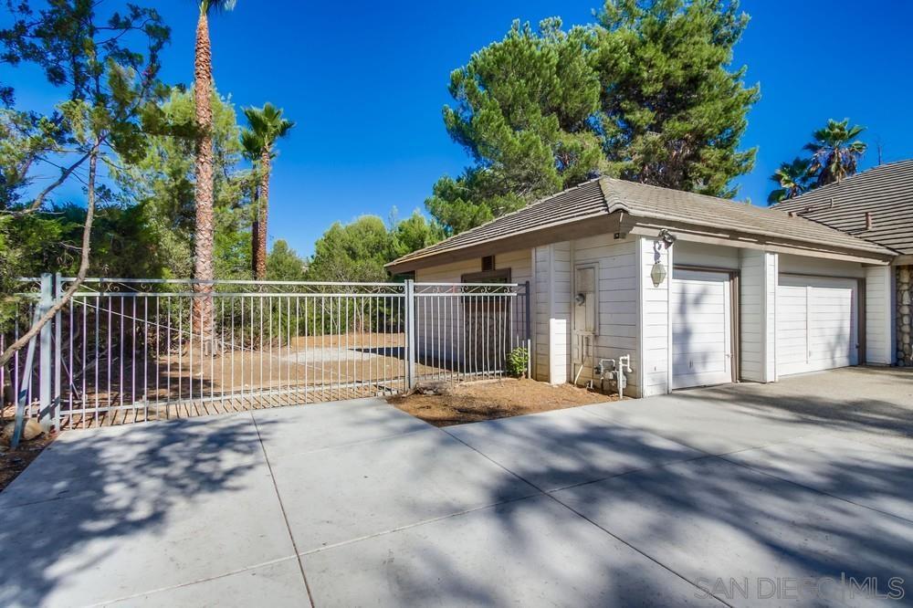 Detail Gallery Image 4 of 68 For 15235  Crestview Ct, Poway,  CA 92064 - 5 Beds | 2/1 Baths