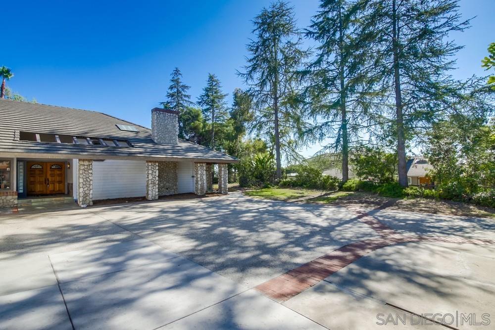 Detail Gallery Image 5 of 68 For 15235  Crestview Ct, Poway,  CA 92064 - 5 Beds | 2/1 Baths