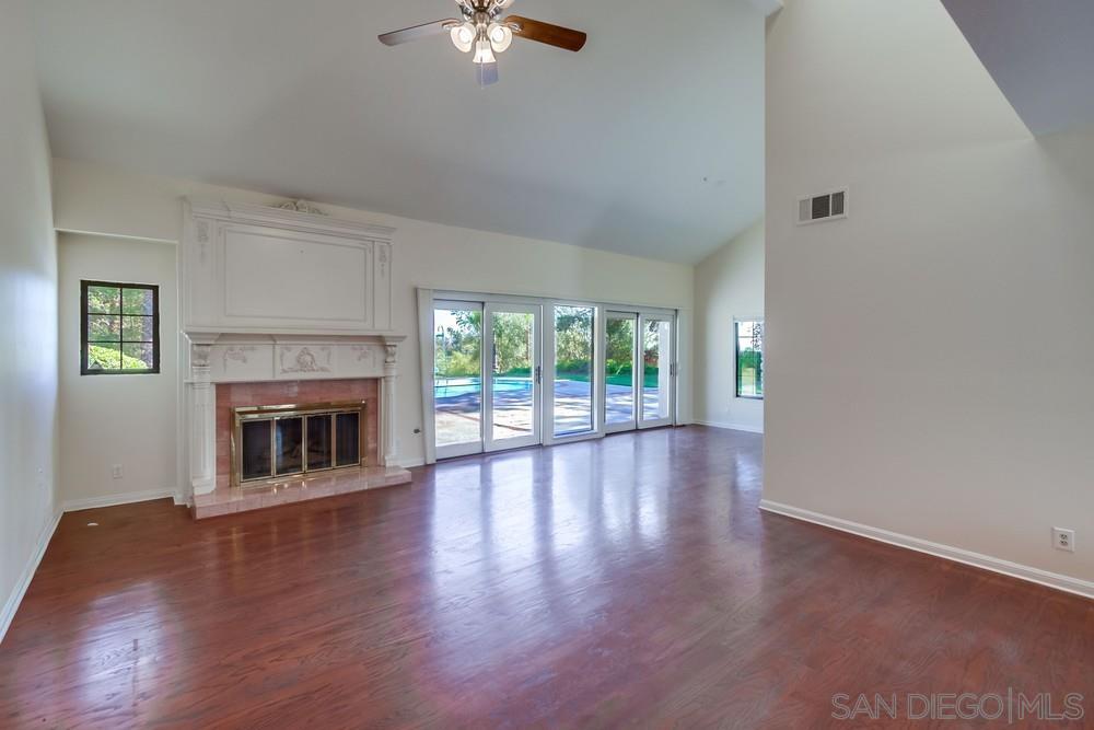Detail Gallery Image 7 of 68 For 15235  Crestview Ct, Poway,  CA 92064 - 5 Beds | 2/1 Baths