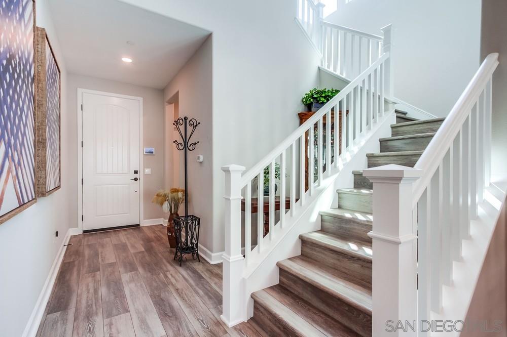 Detail Gallery Image 2 of 52 For 1933  Pascal Ct, Escondido,  CA 92026 - 4 Beds | 3 Baths