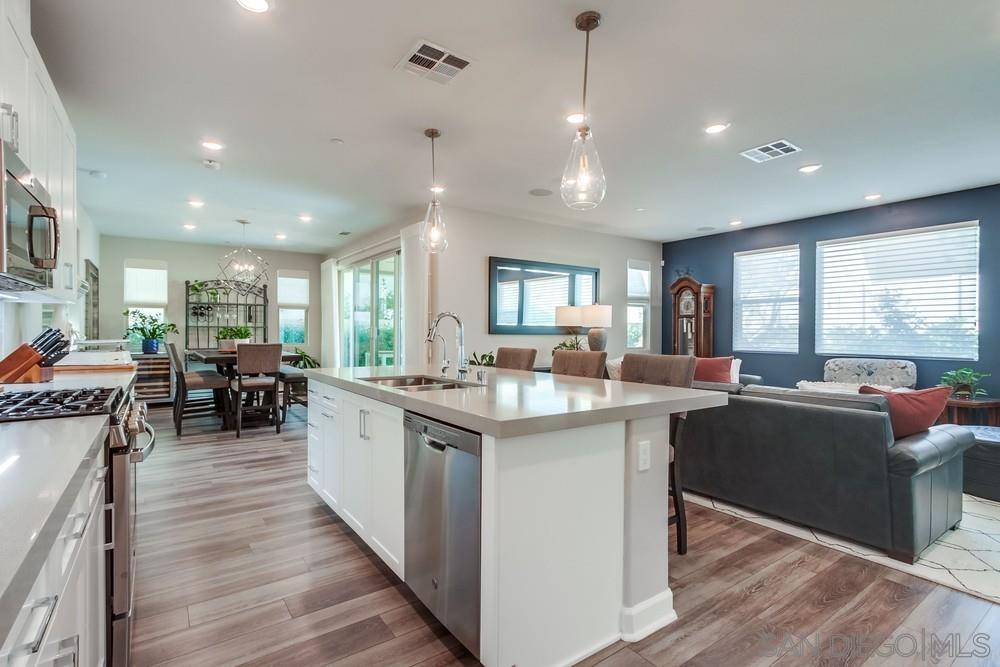 Detail Gallery Image 12 of 52 For 1933  Pascal Ct, Escondido,  CA 92026 - 4 Beds | 3 Baths