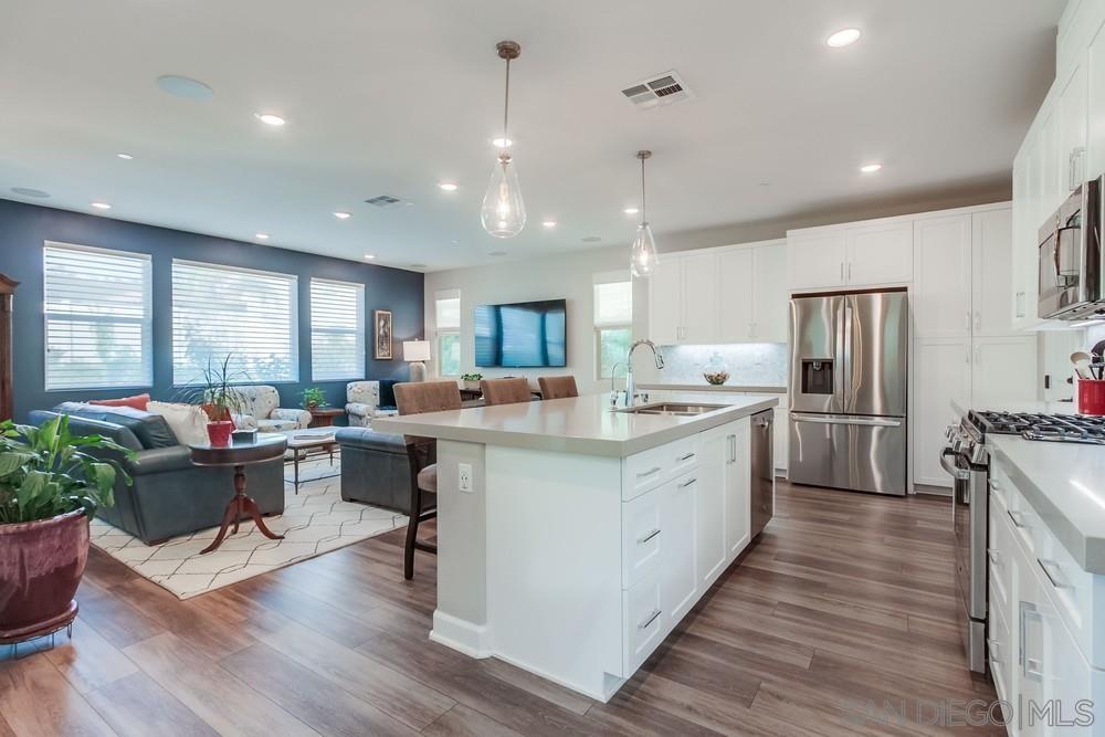 Detail Gallery Image 8 of 52 For 1933  Pascal Ct, Escondido,  CA 92026 - 4 Beds | 3 Baths