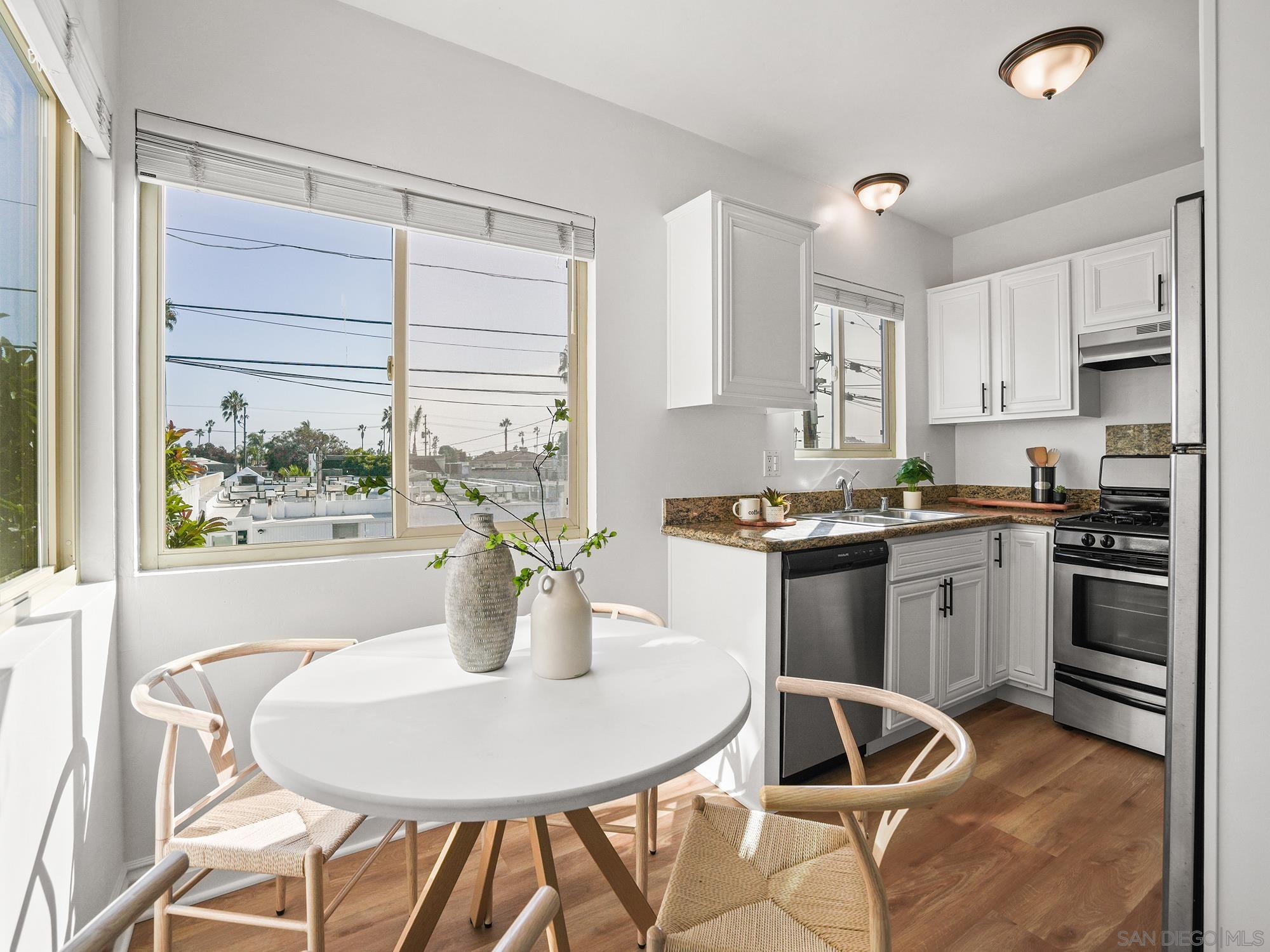 Detail Gallery Image 9 of 28 For 1361  Felspar St  #7,  San Diego,  CA 92109 - 2 Beds | 2 Baths