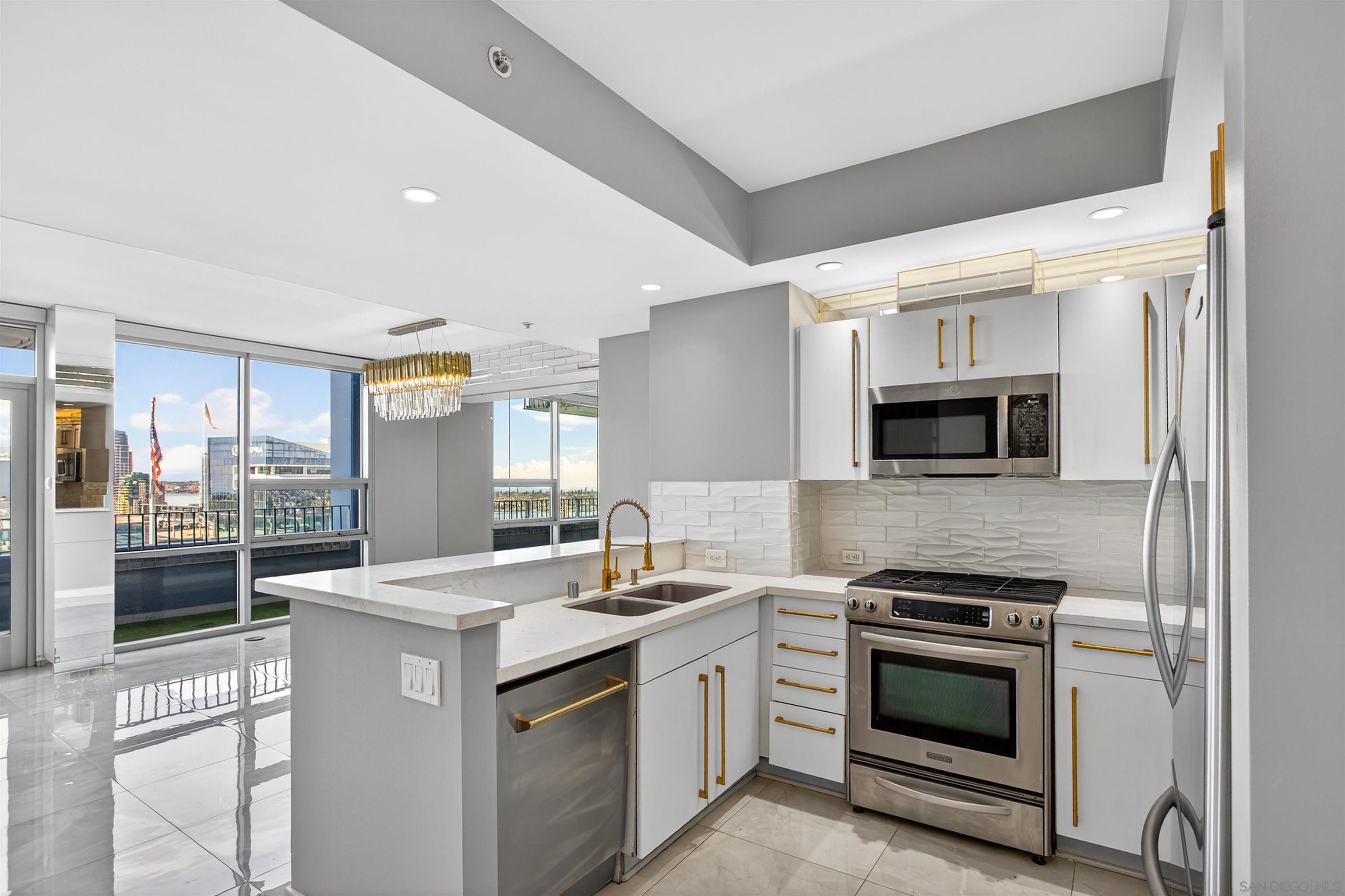 Detail Gallery Image 2 of 45 For 321  10th Ave  2204, San Diego,  CA 92101 - 2 Beds | 2 Baths