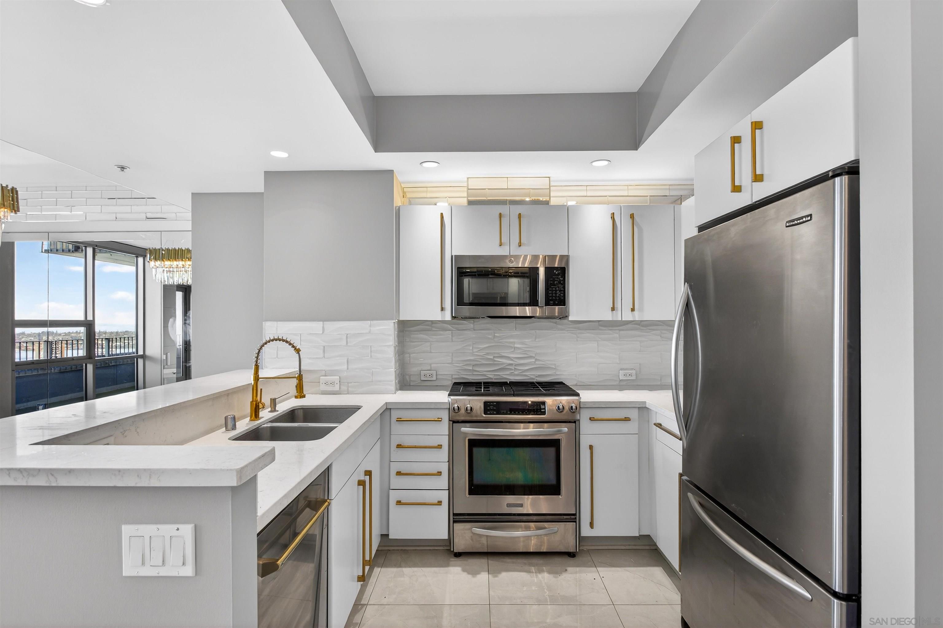 Detail Gallery Image 3 of 45 For 321  10th Ave  2204, San Diego,  CA 92101 - 2 Beds | 2 Baths