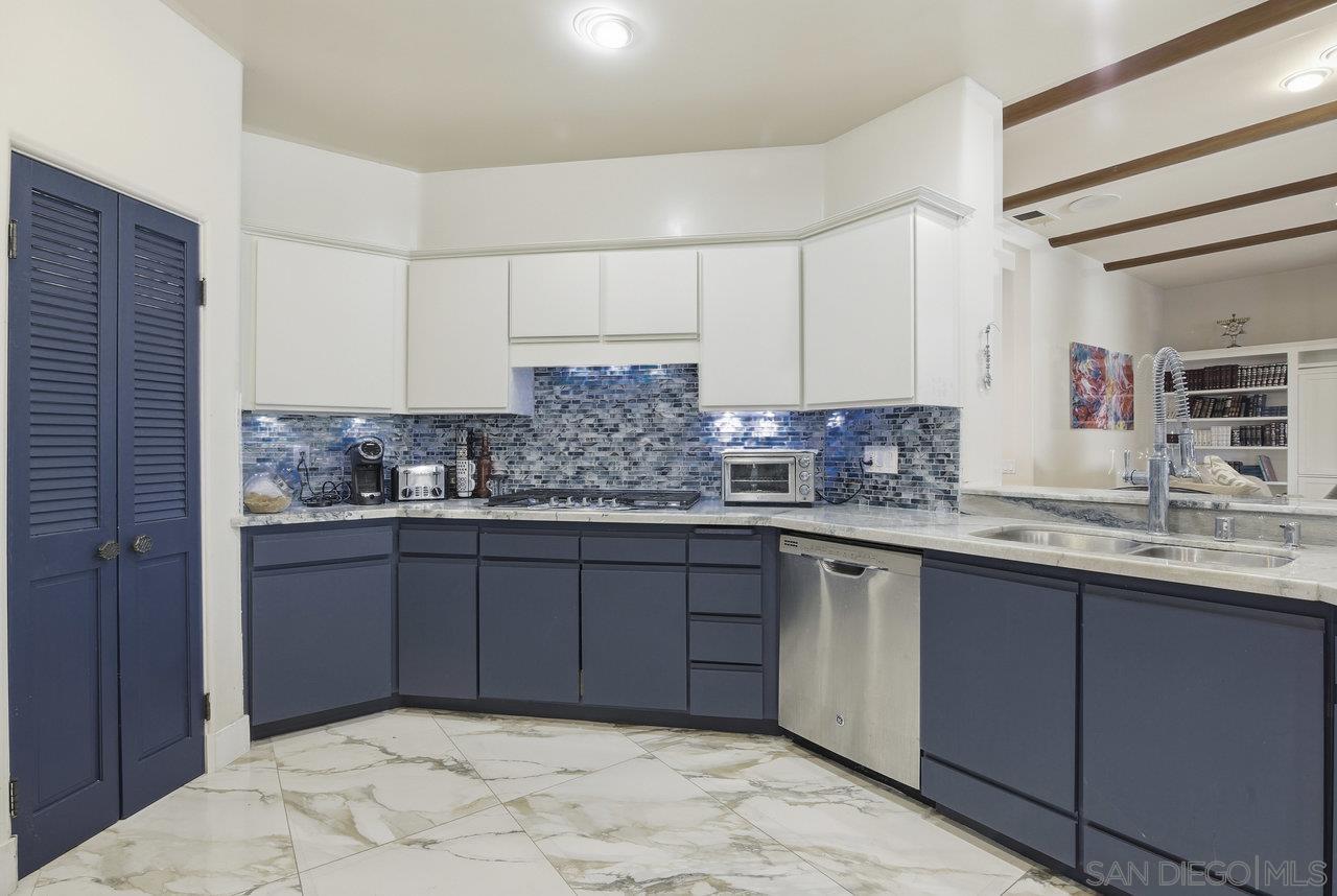 Detail Gallery Image 16 of 52 For 10405  White Birch Dr, San Diego,  CA 92131 - 6 Beds | 5/1 Baths