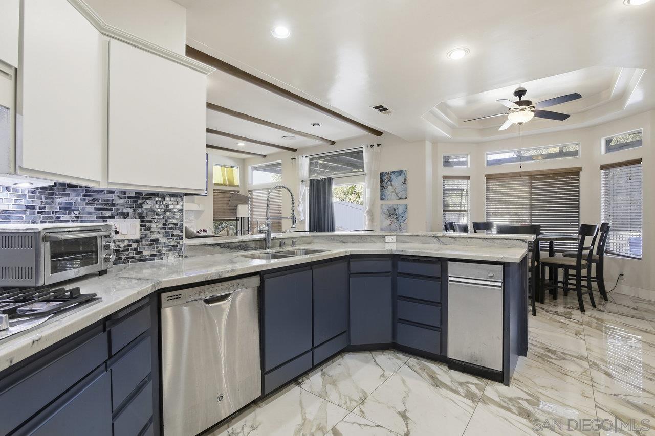 Detail Gallery Image 17 of 52 For 10405  White Birch Dr, San Diego,  CA 92131 - 6 Beds | 5/1 Baths