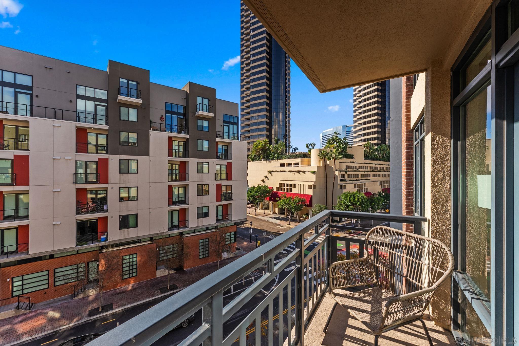 Detail Gallery Image 4 of 26 For 330  J St  #404,  San Diego,  CA 92101 - 1 Beds | 1 Baths