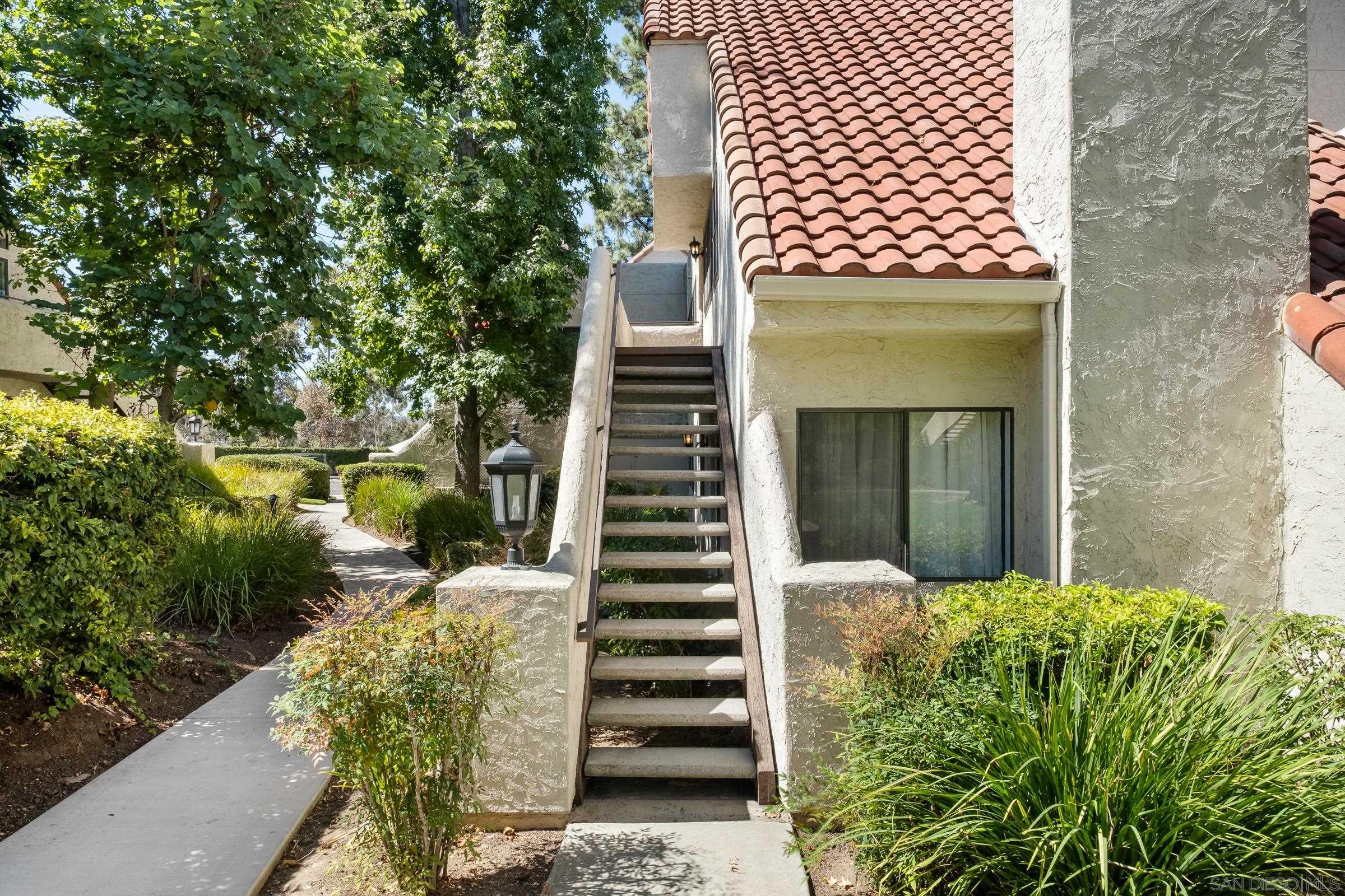 Detail Gallery Image 3 of 26 For 17885  Caminito Pinero  #255,  San Diego,  CA 92128 - 2 Beds | 2 Baths