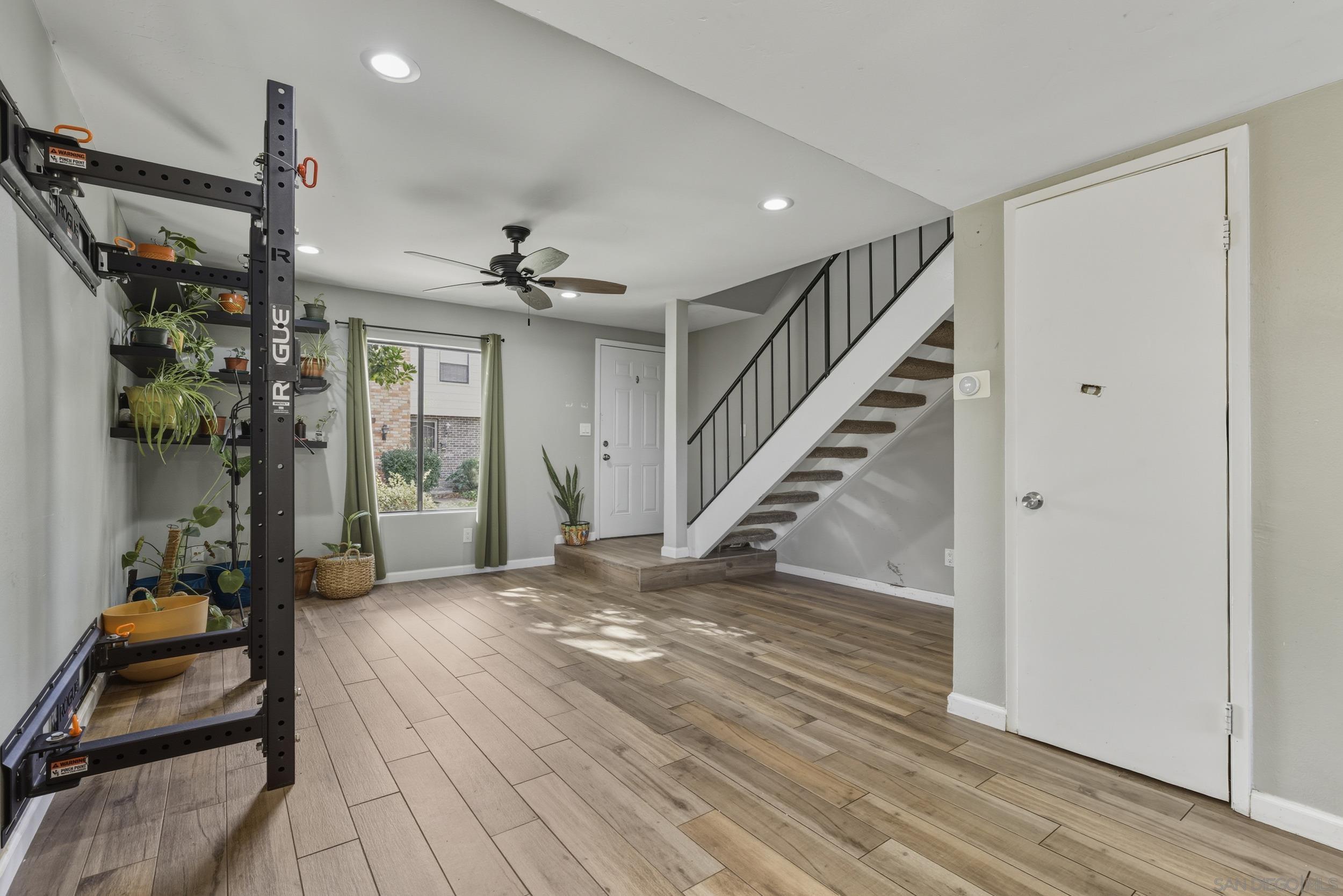 Detail Gallery Image 3 of 19 For 1277 N Mollison Ave  #F,  El Cajon,  CA 92021 - 2 Beds | 1/1 Baths