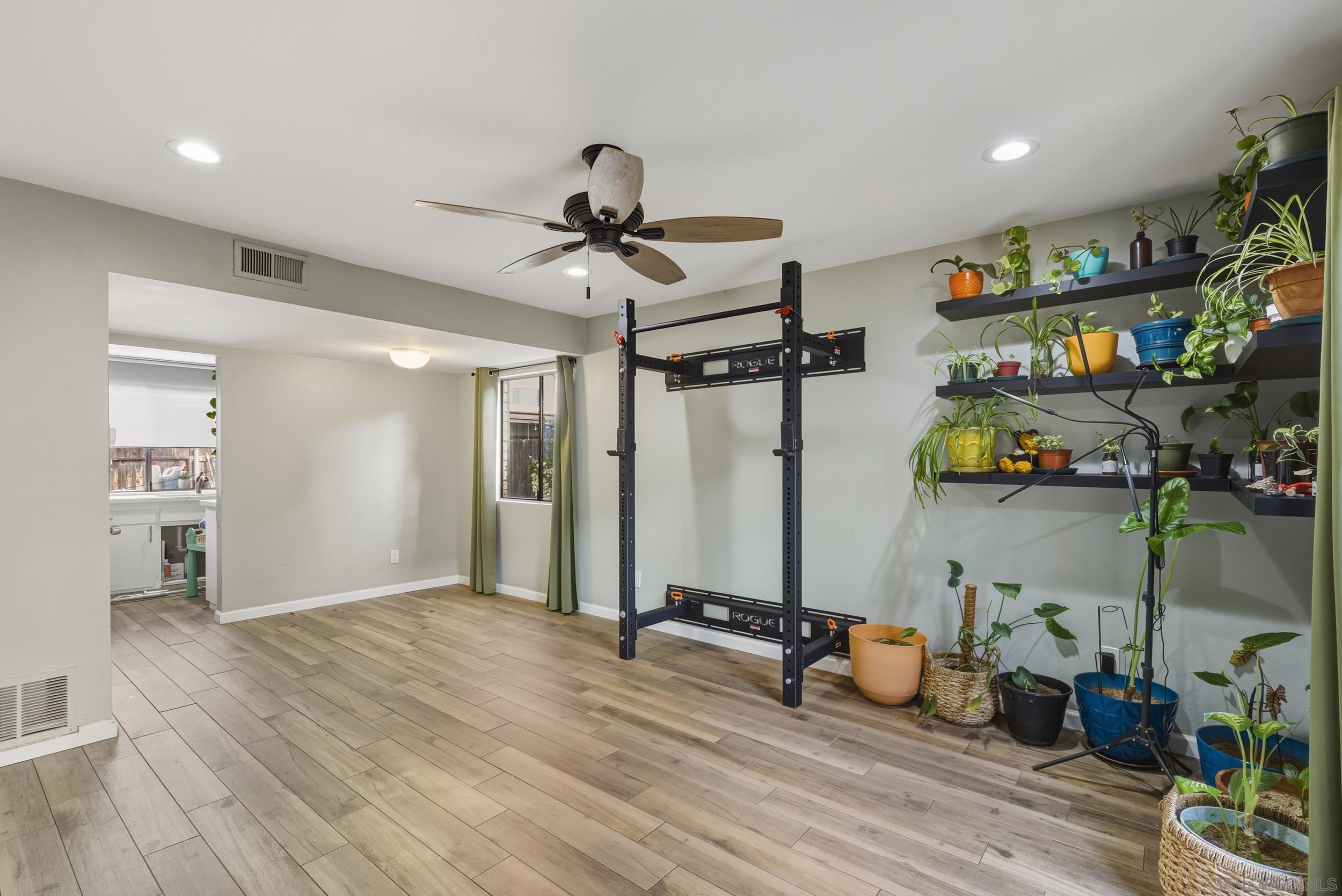 Detail Gallery Image 4 of 19 For 1277 N Mollison Ave  #F,  El Cajon,  CA 92021 - 2 Beds | 1/1 Baths