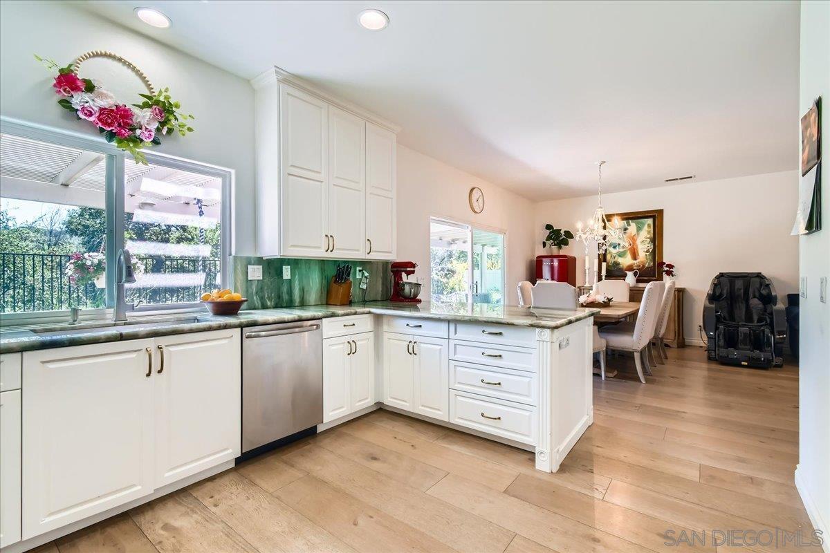 Detail Gallery Image 16 of 36 For 12709  Oak Knoll Rd, Poway,  CA 92064 - 3 Beds | 2 Baths