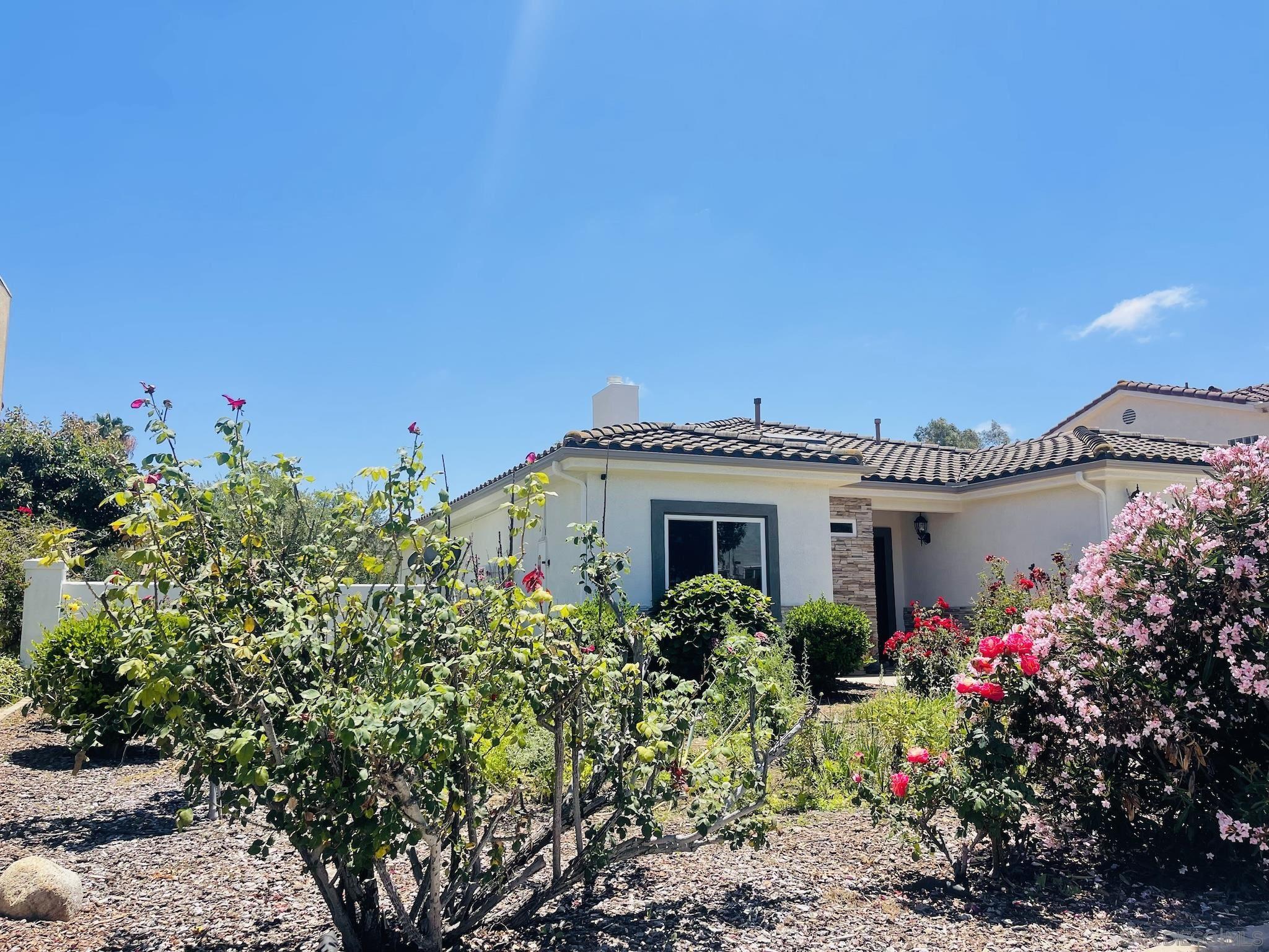 Detail Gallery Image 3 of 36 For 12709  Oak Knoll Rd, Poway,  CA 92064 - 3 Beds | 2 Baths