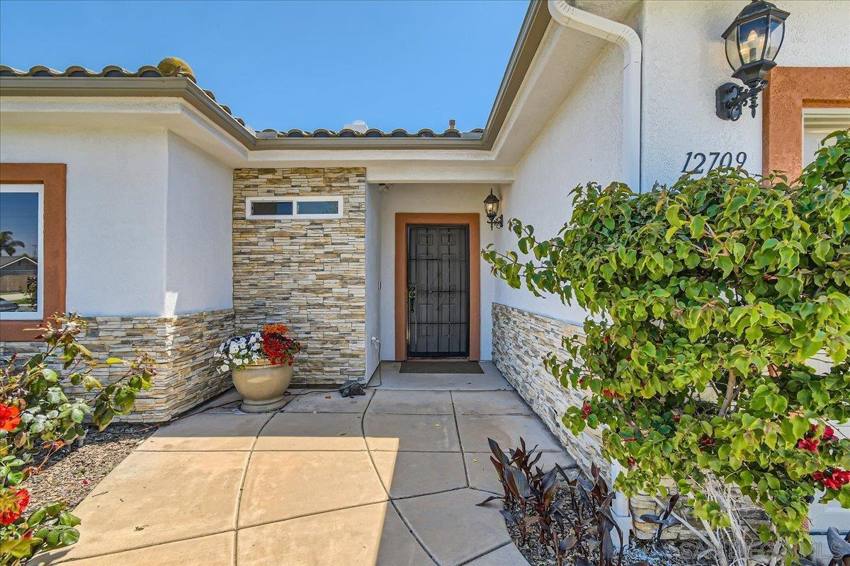 Detail Gallery Image 4 of 36 For 12709  Oak Knoll Rd, Poway,  CA 92064 - 3 Beds | 2 Baths